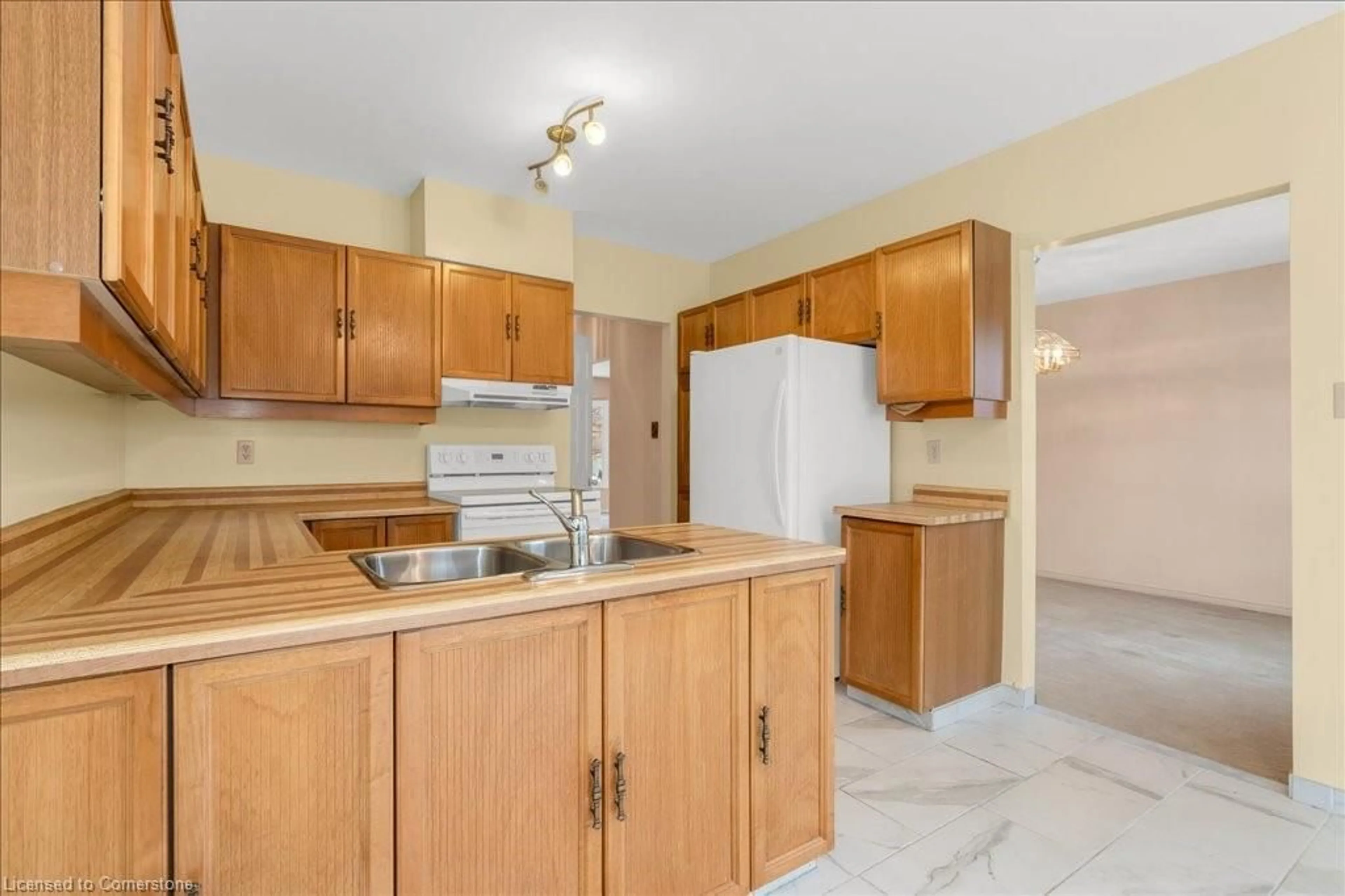 Standard kitchen, unknown for 1404 White Oaks Blvd, Oakville Ontario L6H 4R7