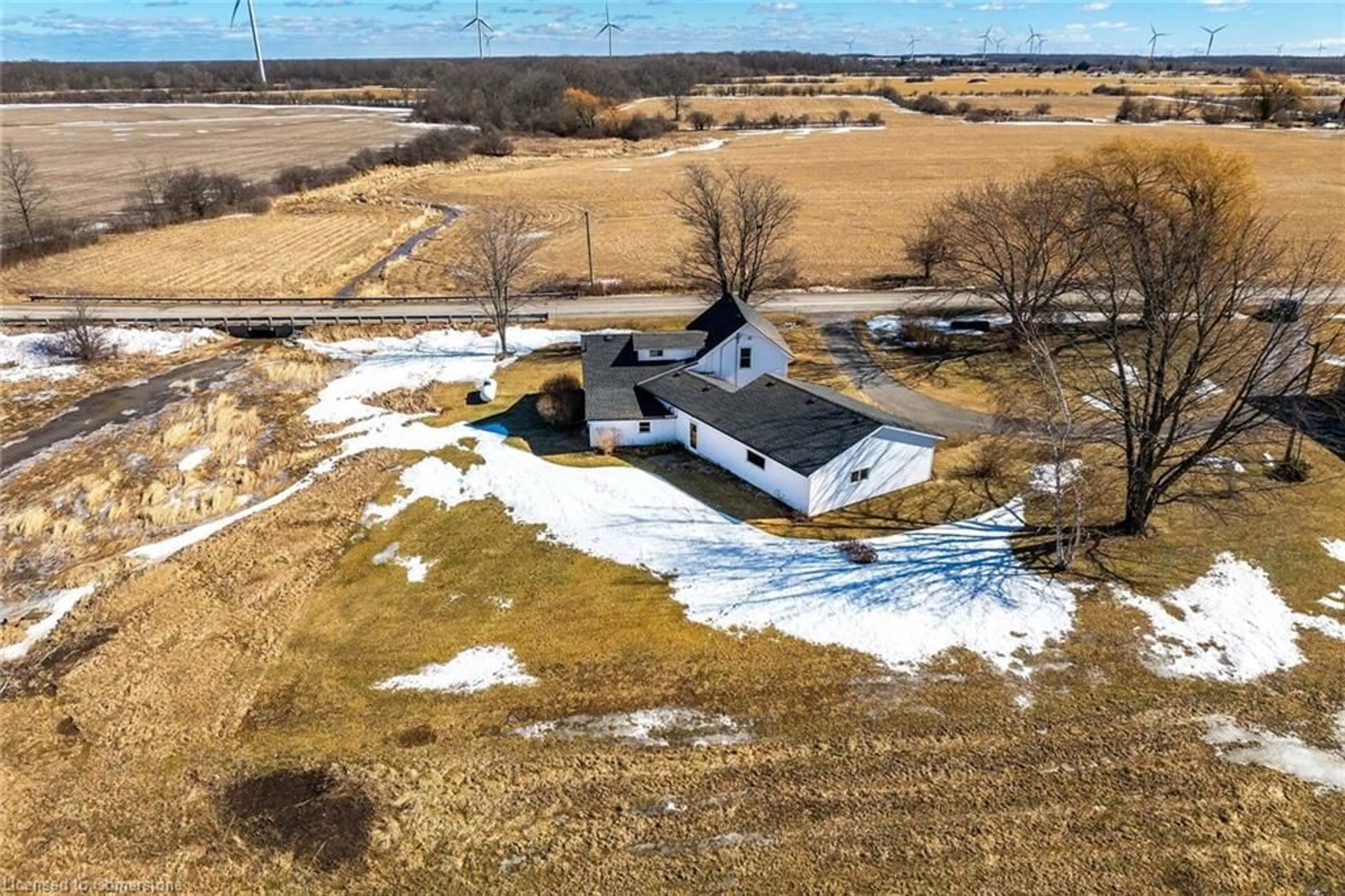 A pic from outside/outdoor area/front of a property/back of a property/a pic from drone, building for 513 Sutor Rd, Cayuga Ontario N0A 1E0