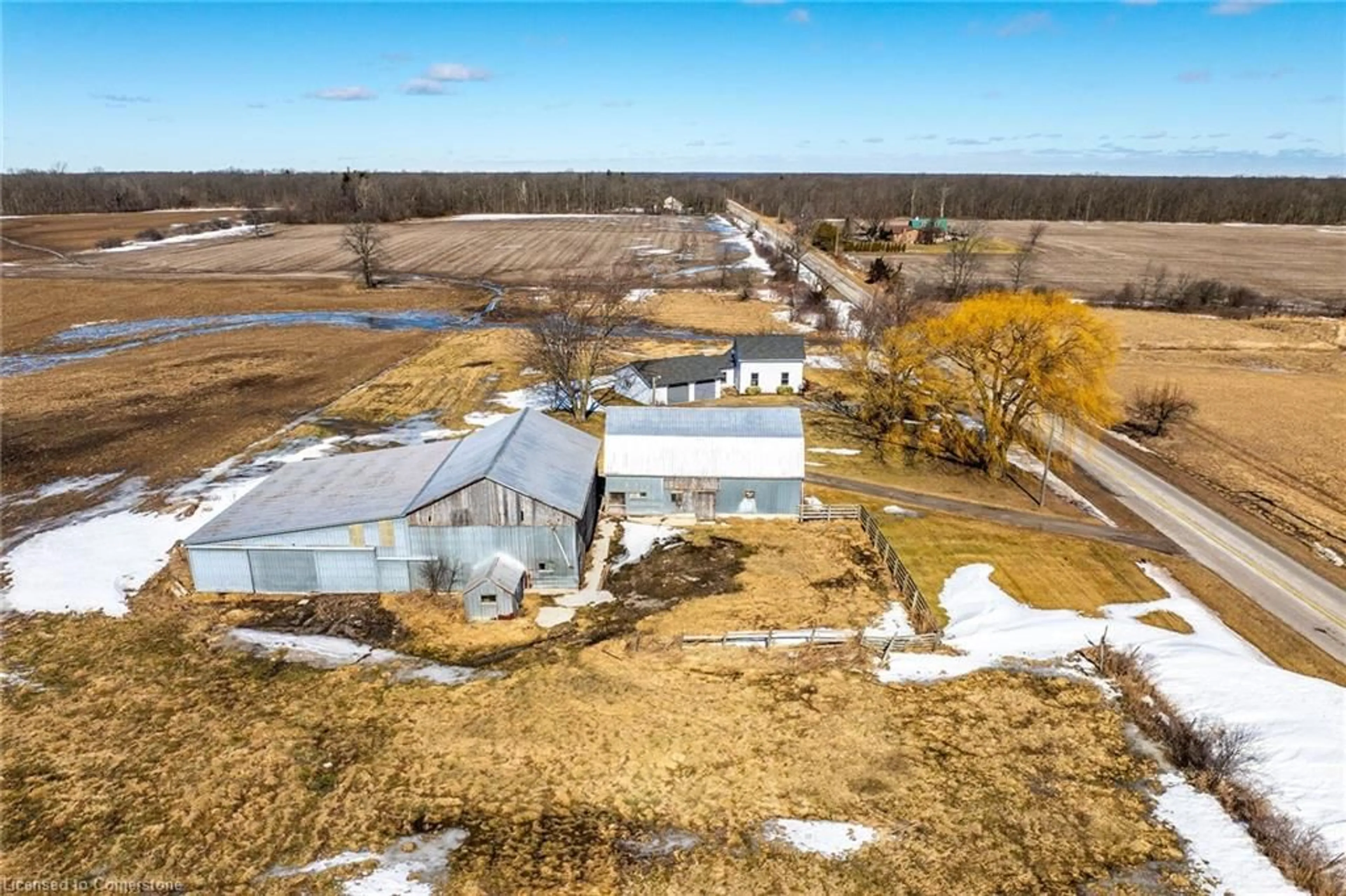 A pic from outside/outdoor area/front of a property/back of a property/a pic from drone, building for 513 Sutor Rd, Cayuga Ontario N0A 1E0