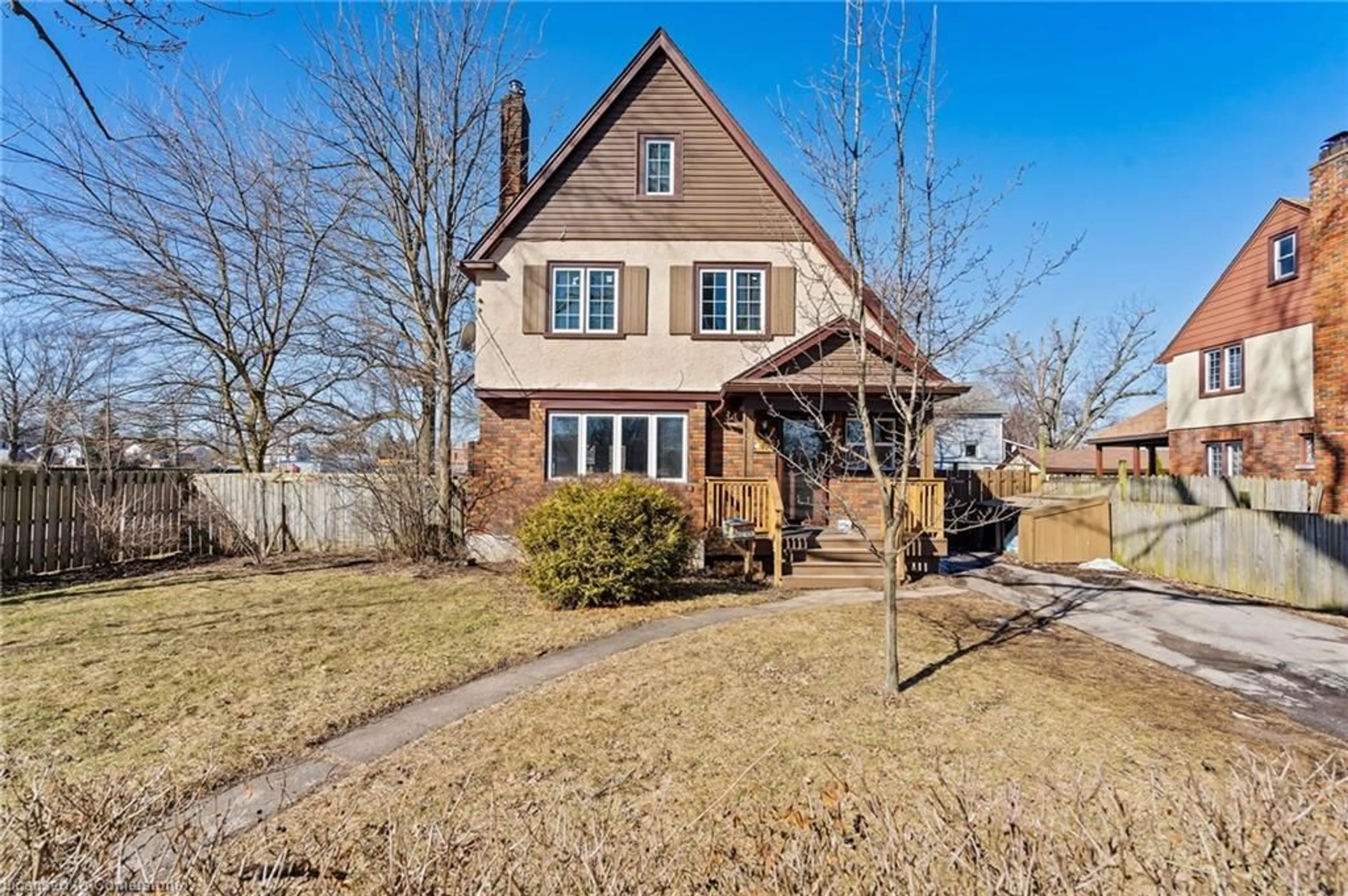 Home with brick exterior material, street for 197 Aqueduct St, Welland Ontario L3C 1C3