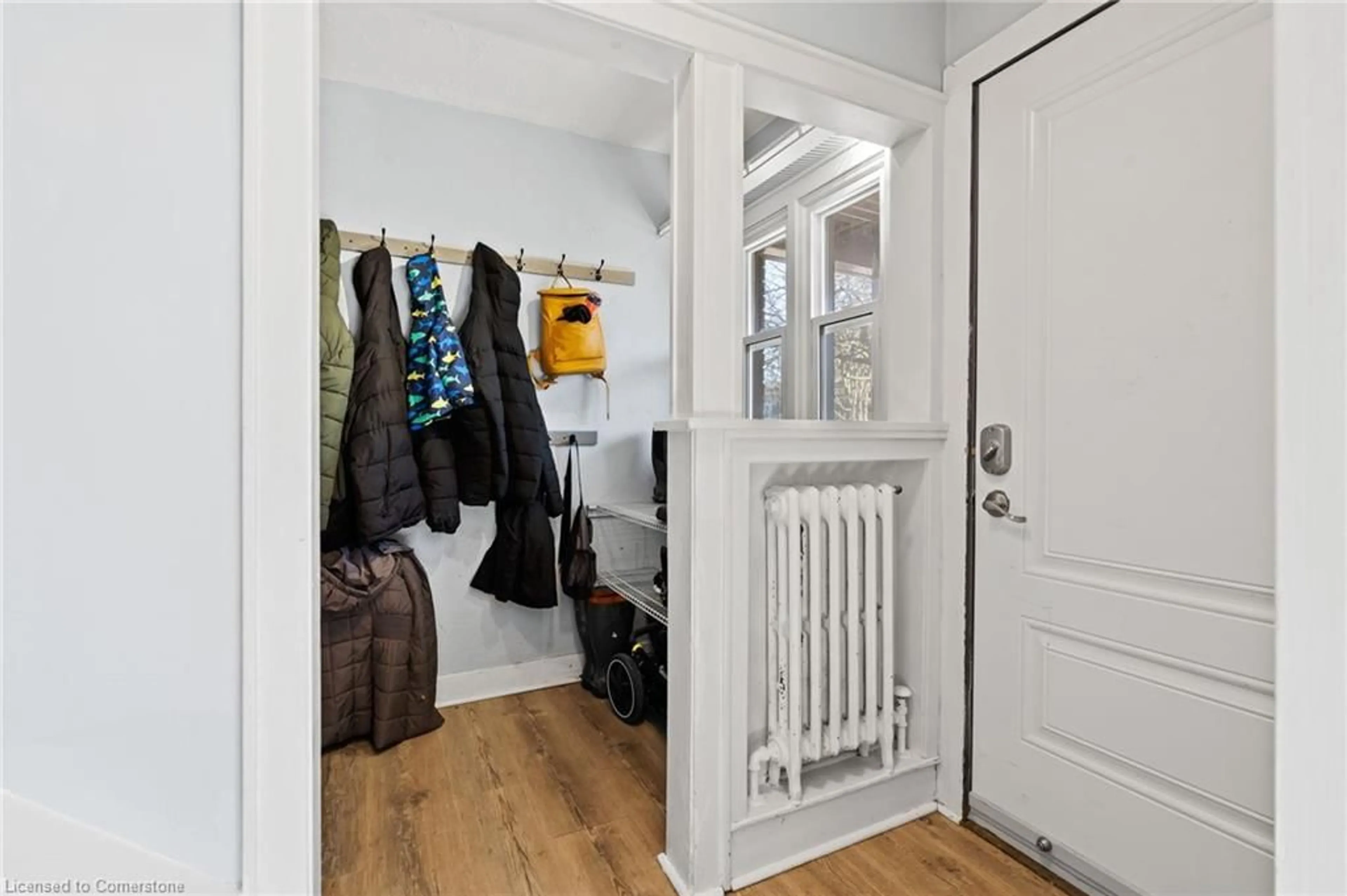Indoor entryway for 197 Aqueduct St, Welland Ontario L3C 1C3