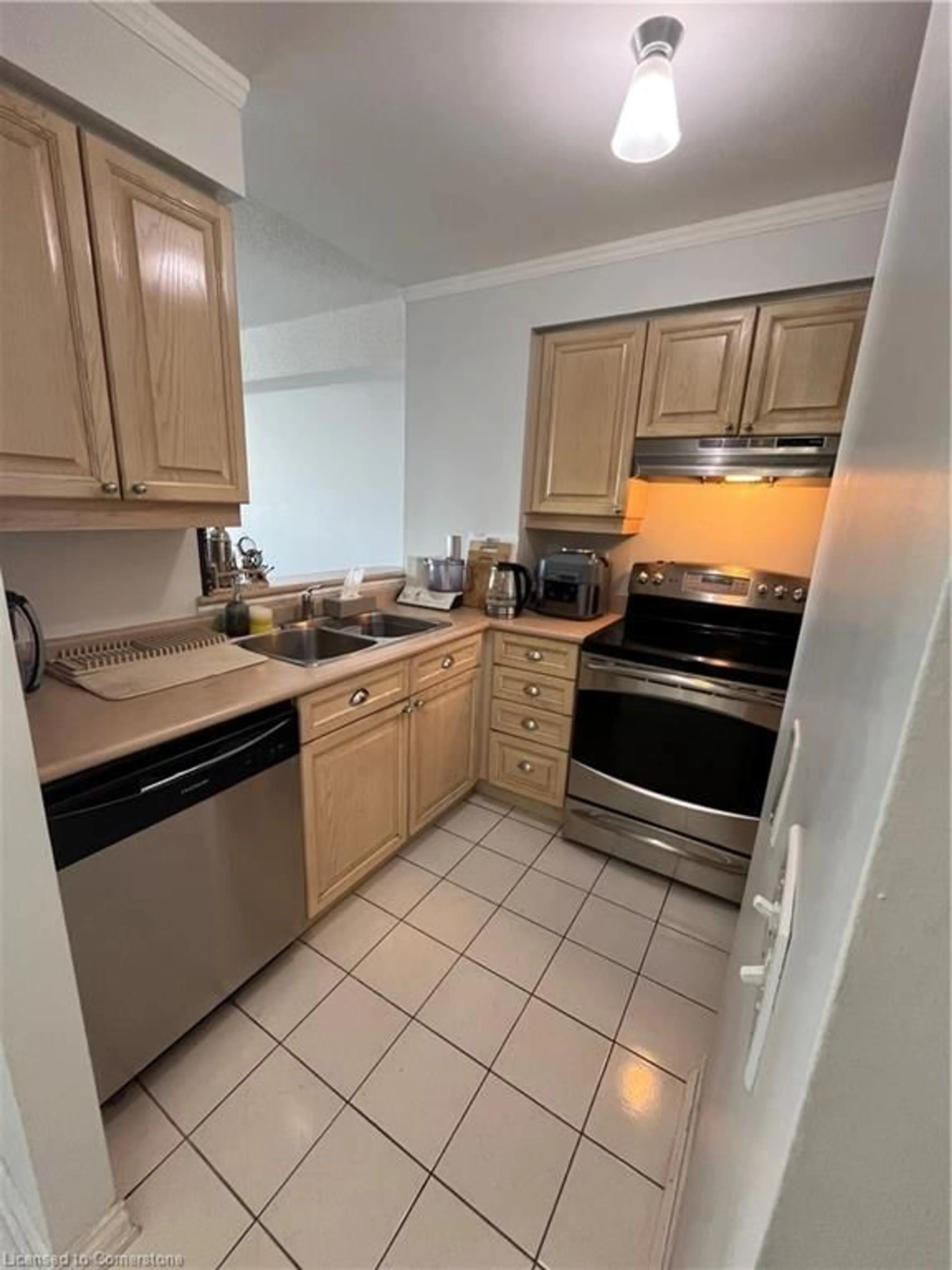 Standard kitchen, unknown for 1276 Maple Crossing Blvd #610, Burlington Ontario L7S 2J9