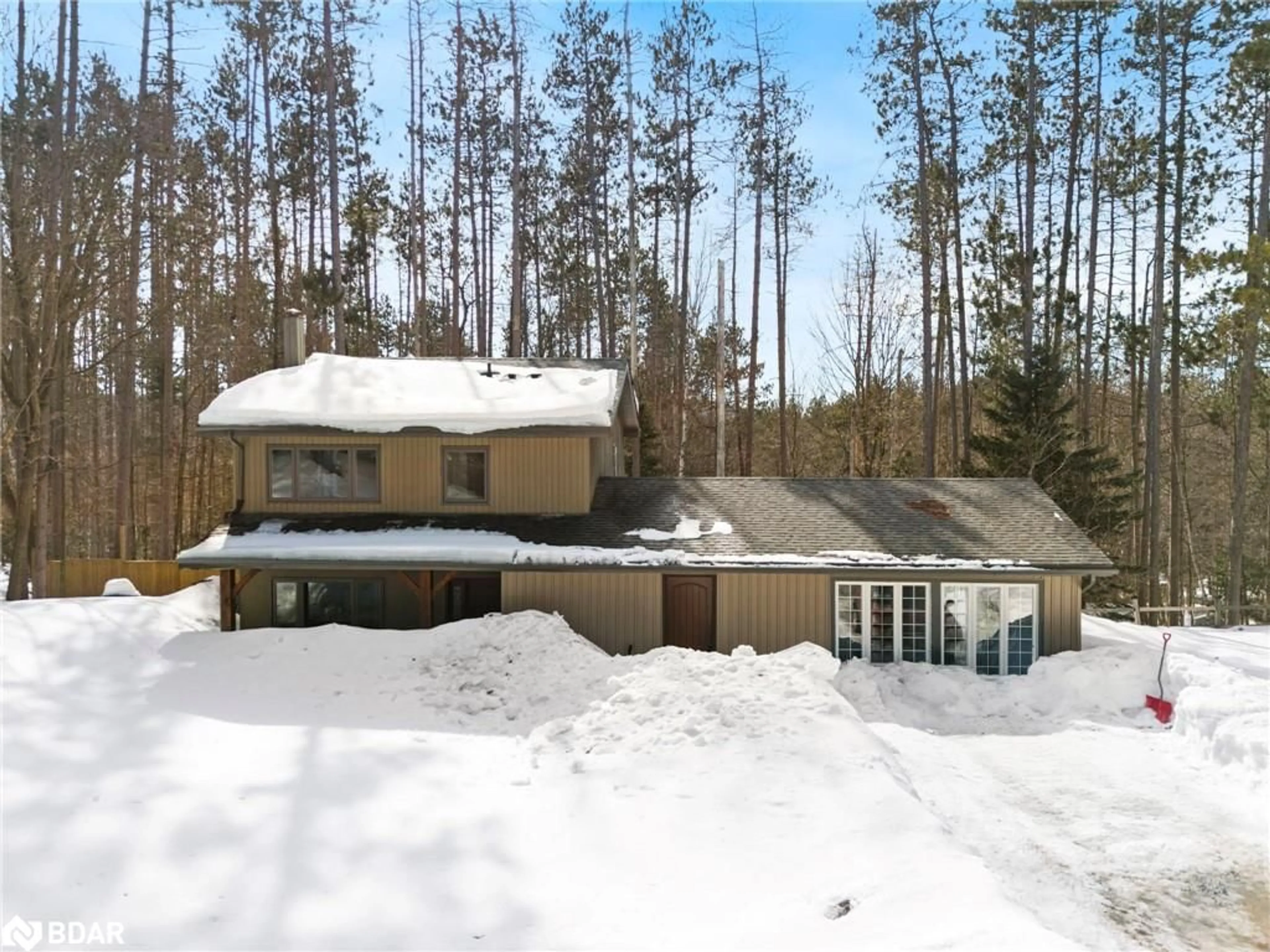 A pic from outside/outdoor area/front of a property/back of a property/a pic from drone, unknown for 1 Pine Spring, Barrie Ontario L4M 4Y8