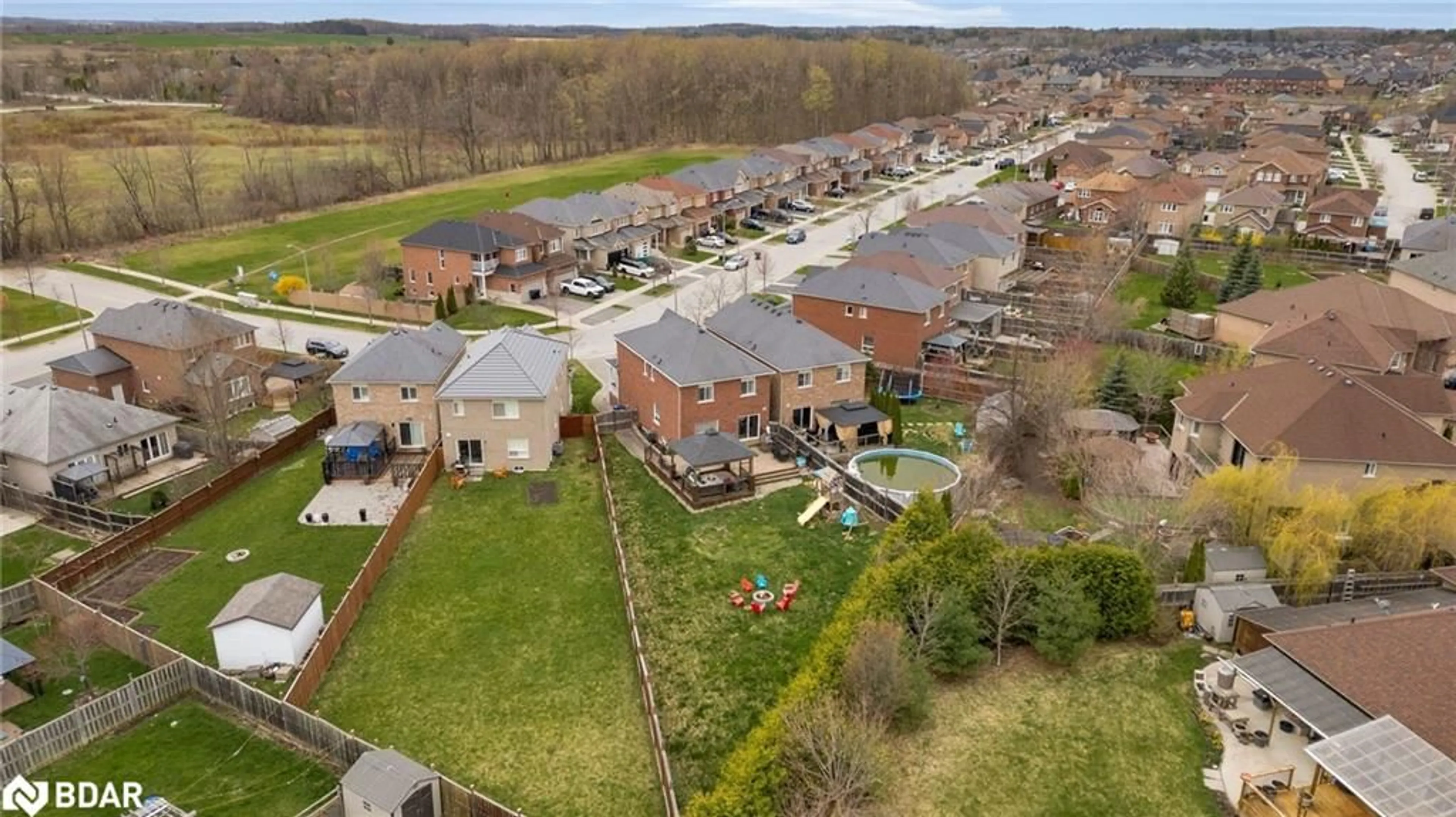 A pic from outside/outdoor area/front of a property/back of a property/a pic from drone, street for 1162 Laurand St, Innisfil Ontario L9S 4Z7
