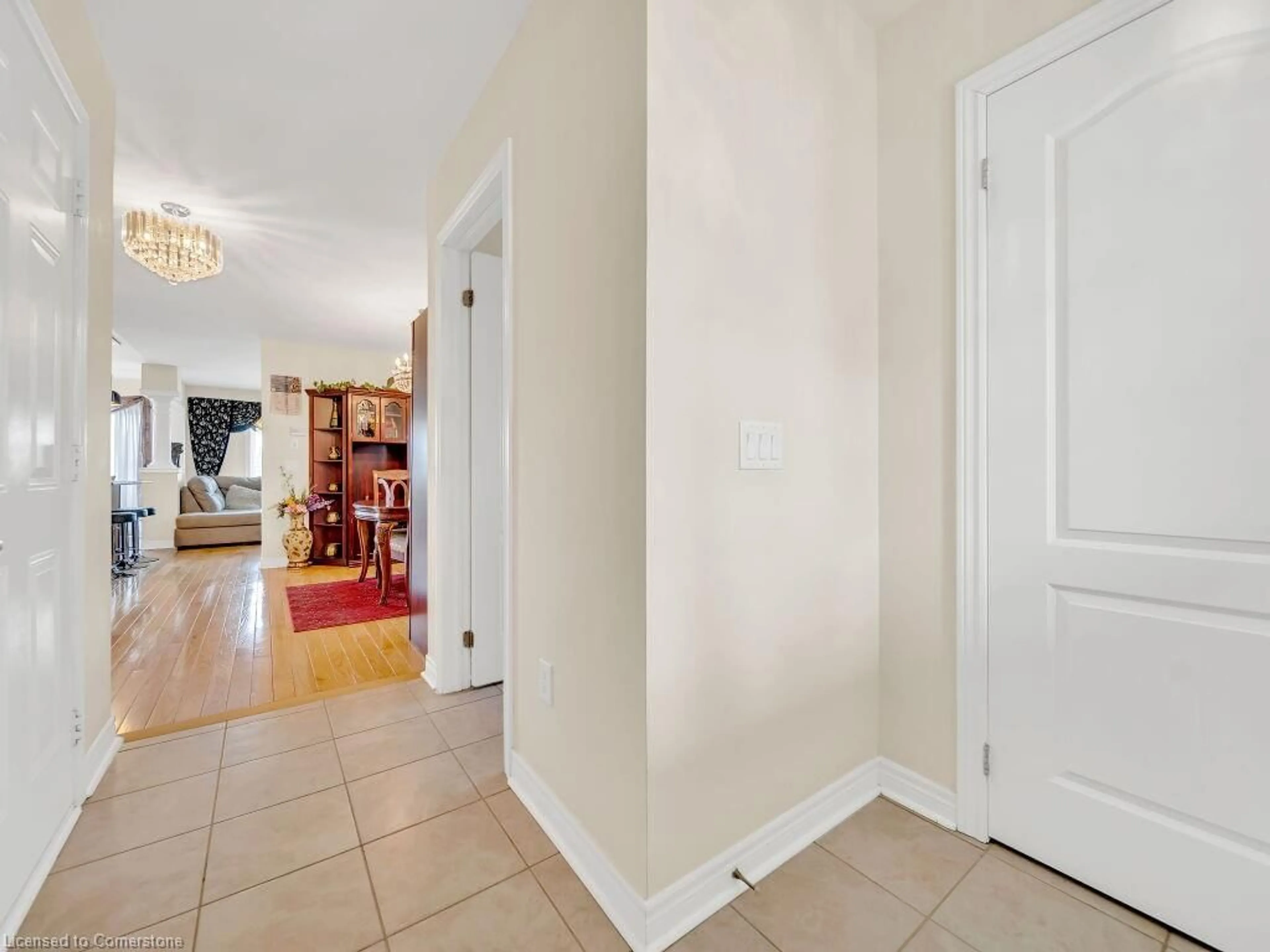 Indoor entryway for 561 Baldwin Cres, Woodstock Ontario N4T 0J4