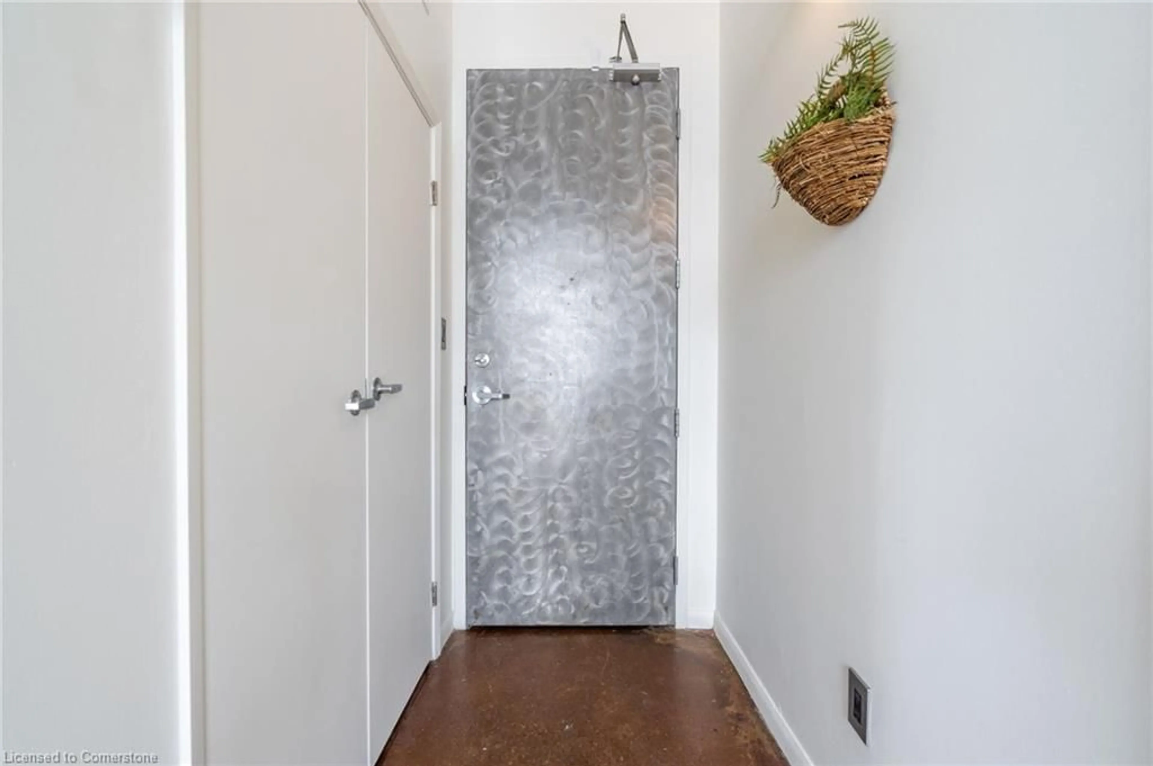 Indoor entryway for 11 Rebecca St #401, Hamilton Ontario L8R 3H7