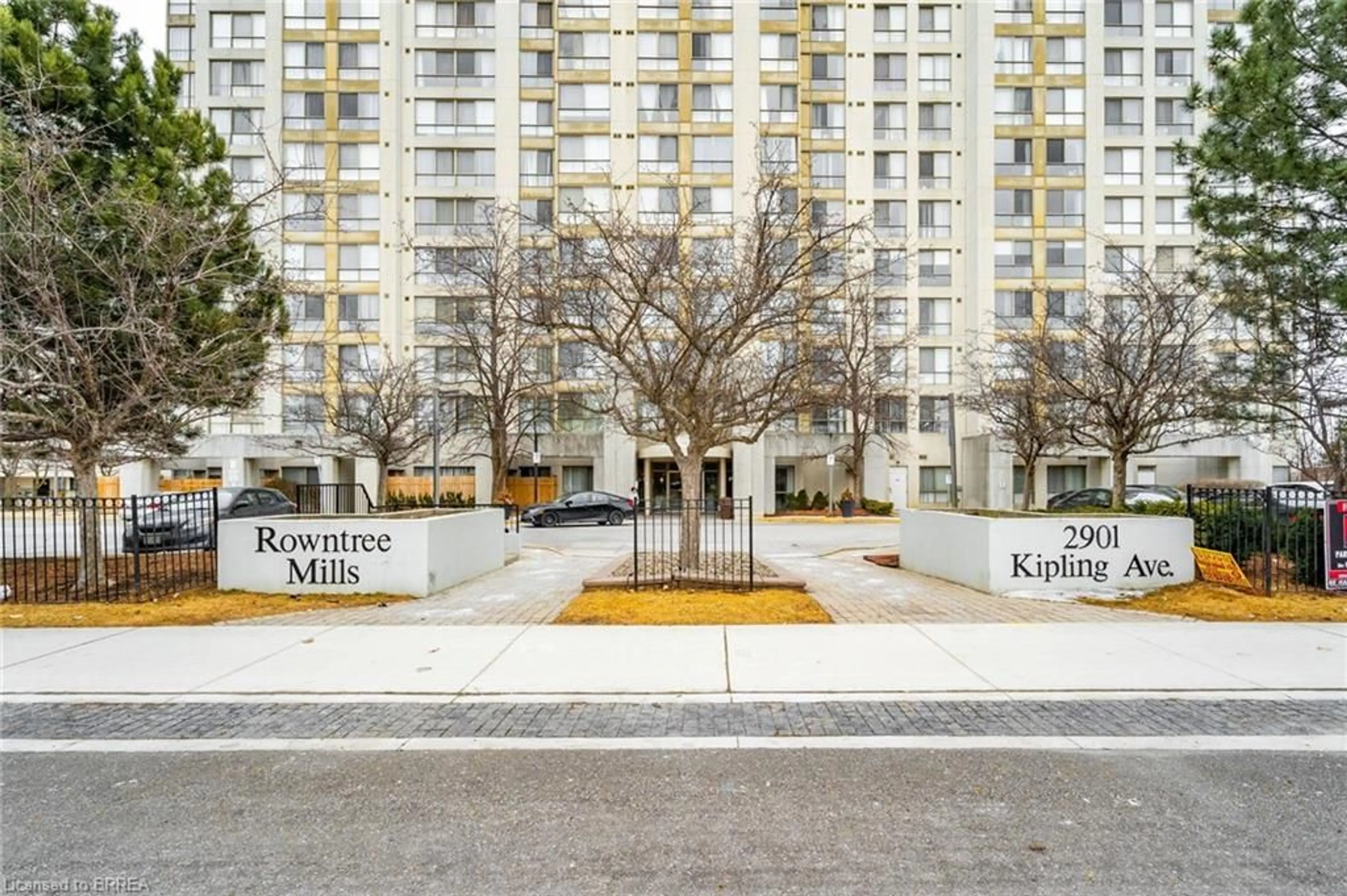 Indoor foyer for 2901 Kipling Ave, Etobicoke Ontario M9V 5E5