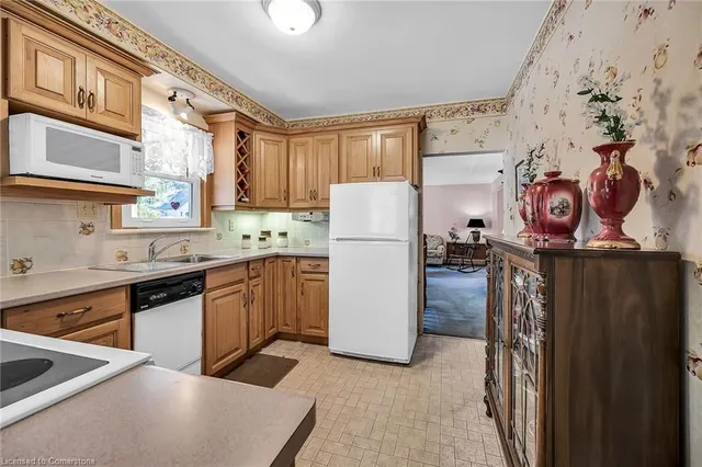 Additional property image - 50 Tweedsmuir Ave