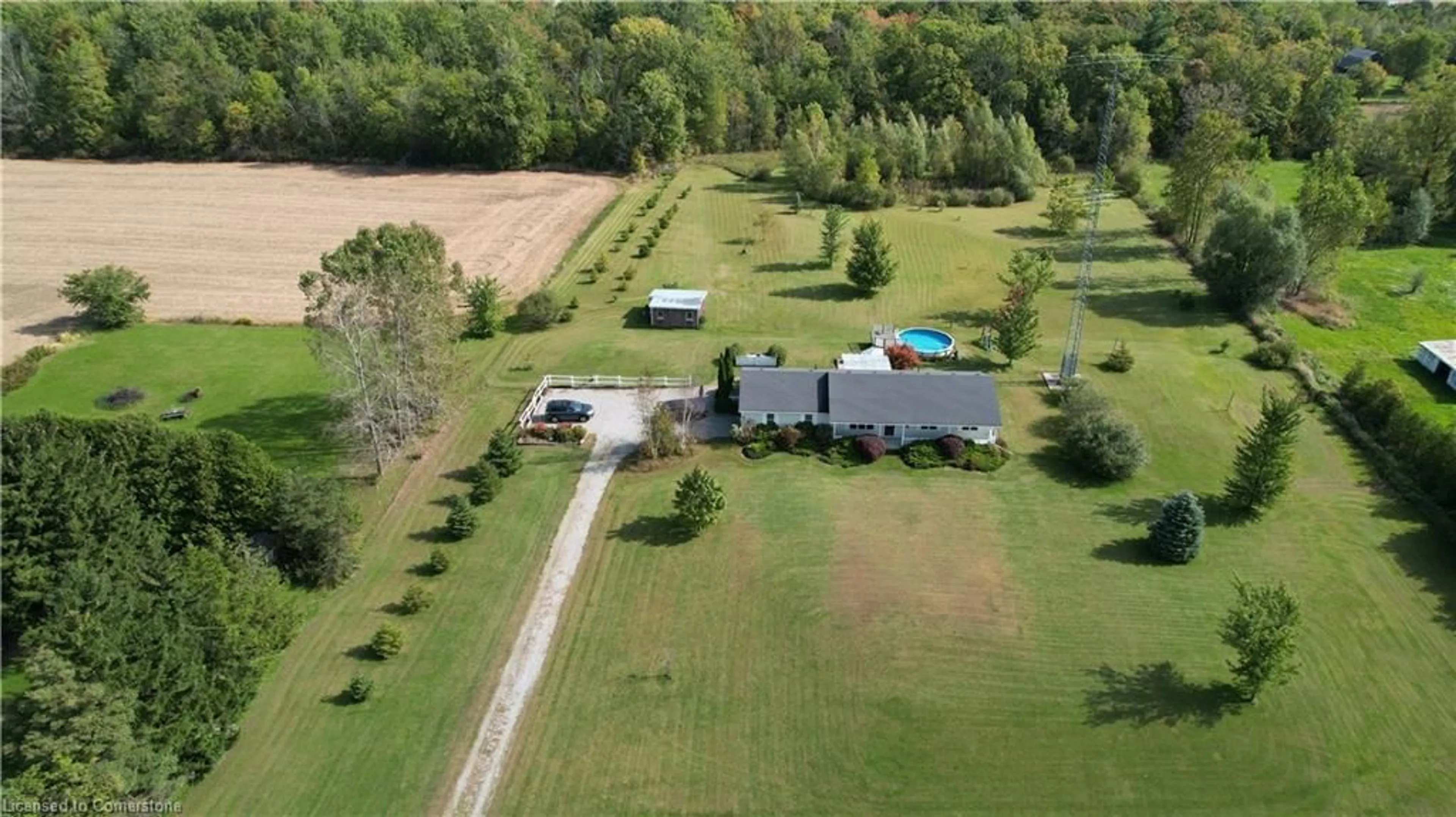 A pic from outside/outdoor area/front of a property/back of a property/a pic from drone, unknown for 1750 Cockshutt Rd, Waterford Ontario N0E 1Y0