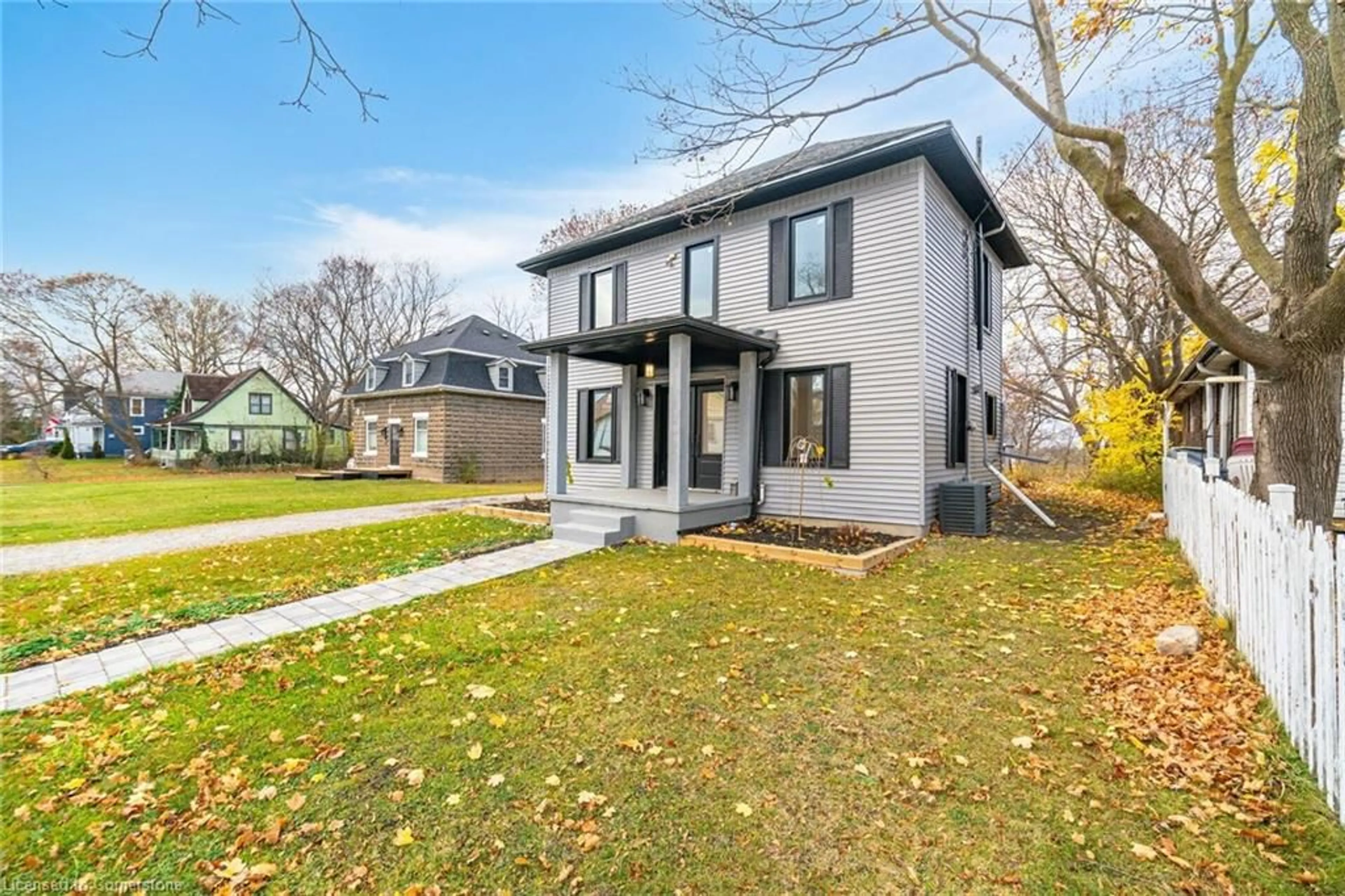Home with brick exterior material, street for 17 Park St, Selkirk Ontario N0A 1P0