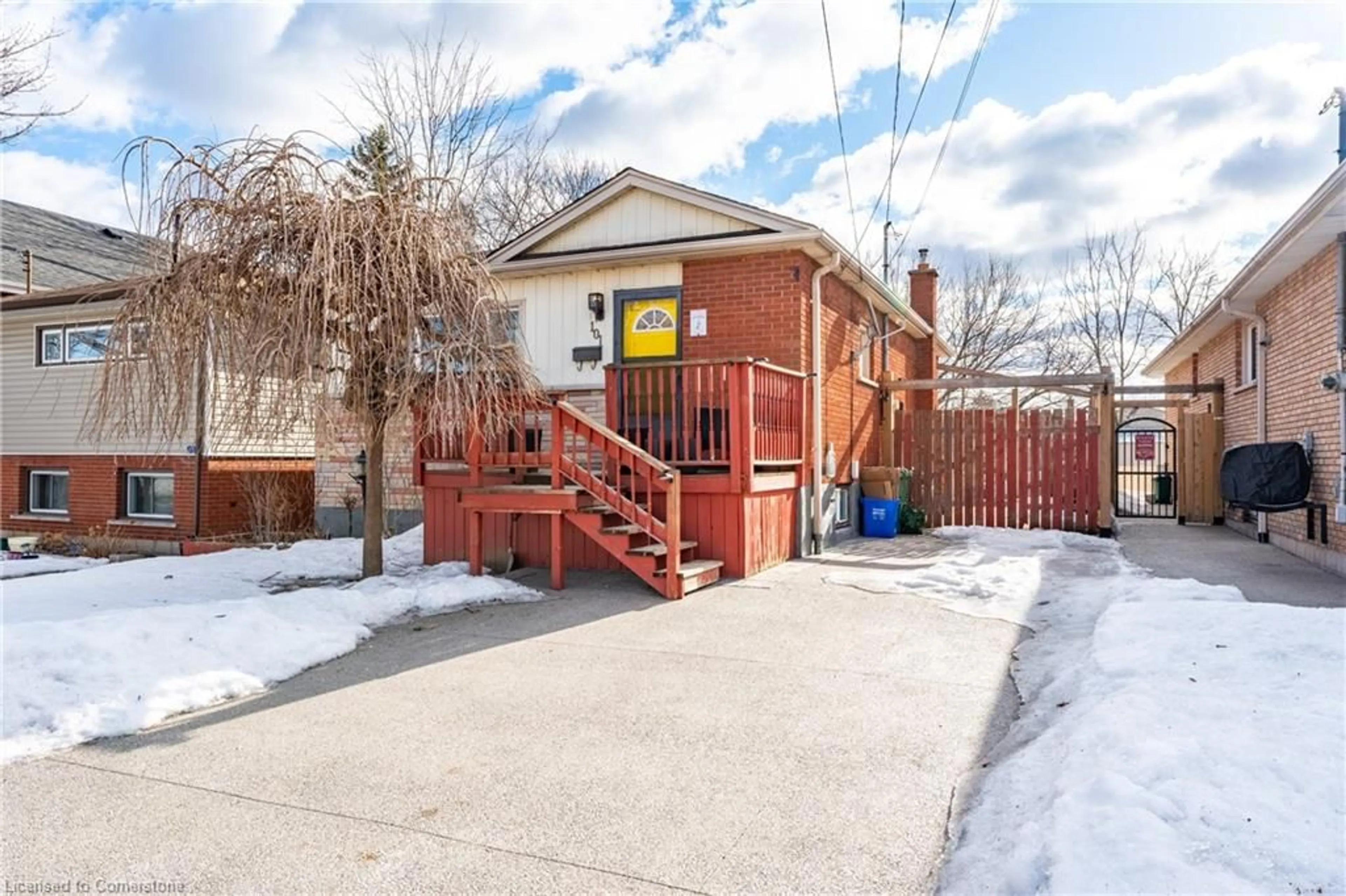 Patio, street for 101 East 24th St, Hamilton Ontario L8V 2X9