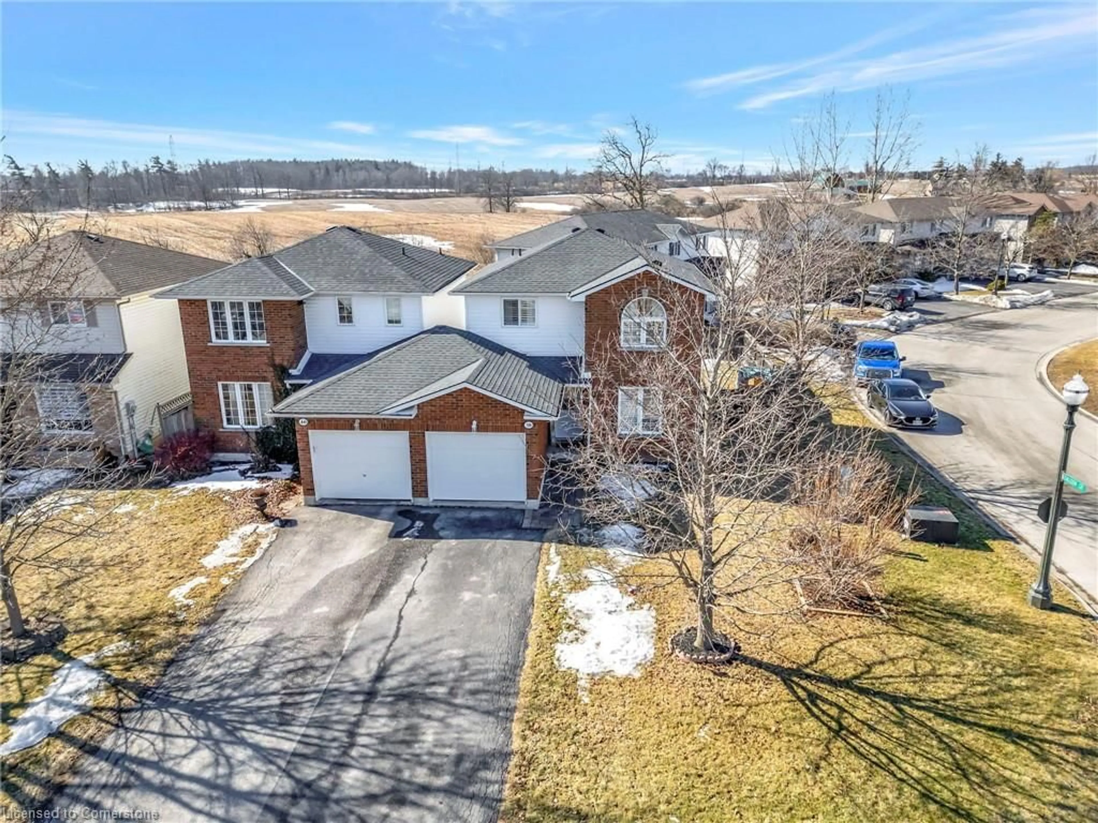 A pic from outside/outdoor area/front of a property/back of a property/a pic from drone, street for 38 Celtic Dr, Caledonia Ontario N3W 2L5