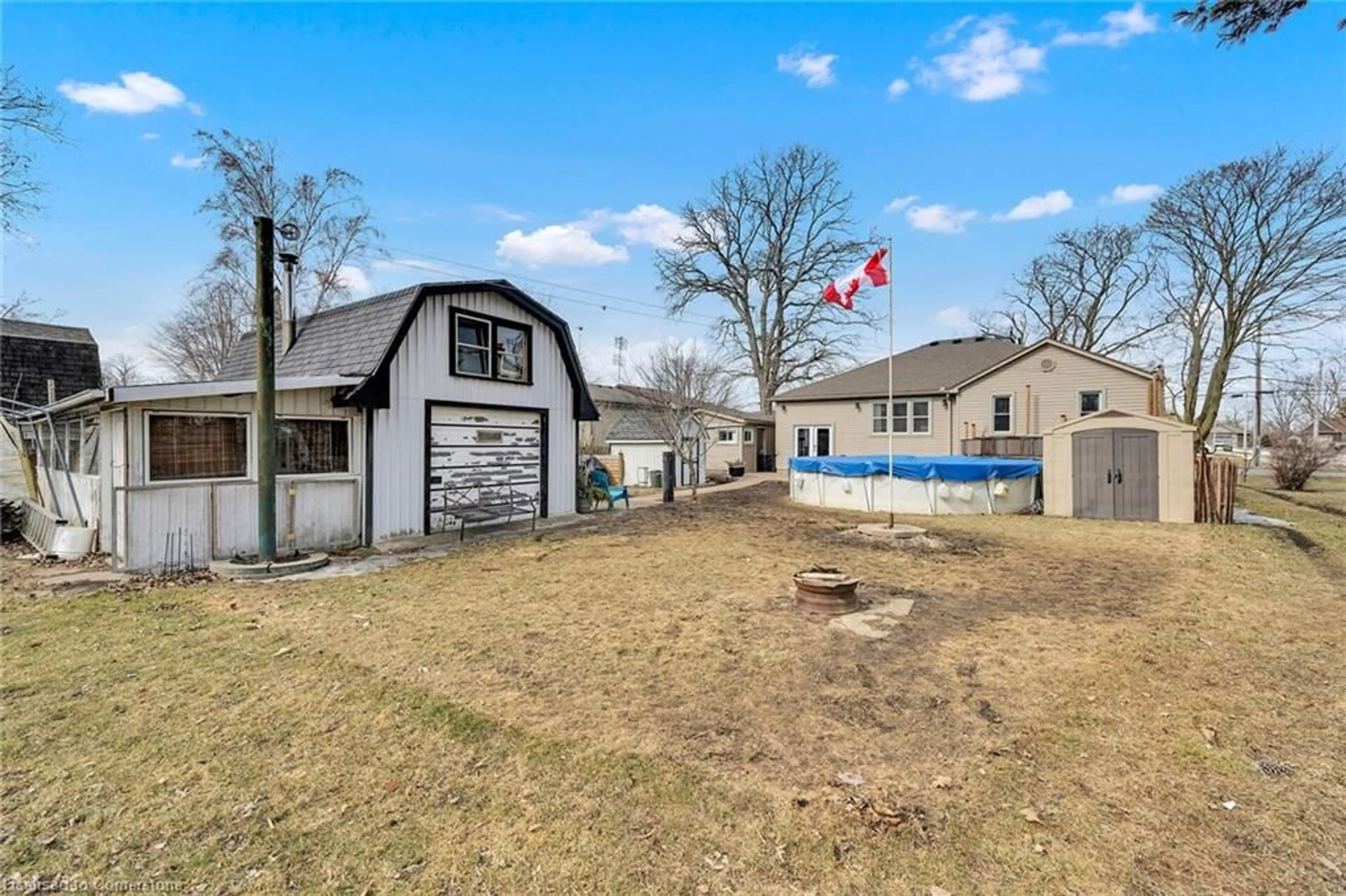 A pic from outside/outdoor area/front of a property/back of a property/a pic from drone, street for 423 George St, Dunnville Ontario N1A 2T8