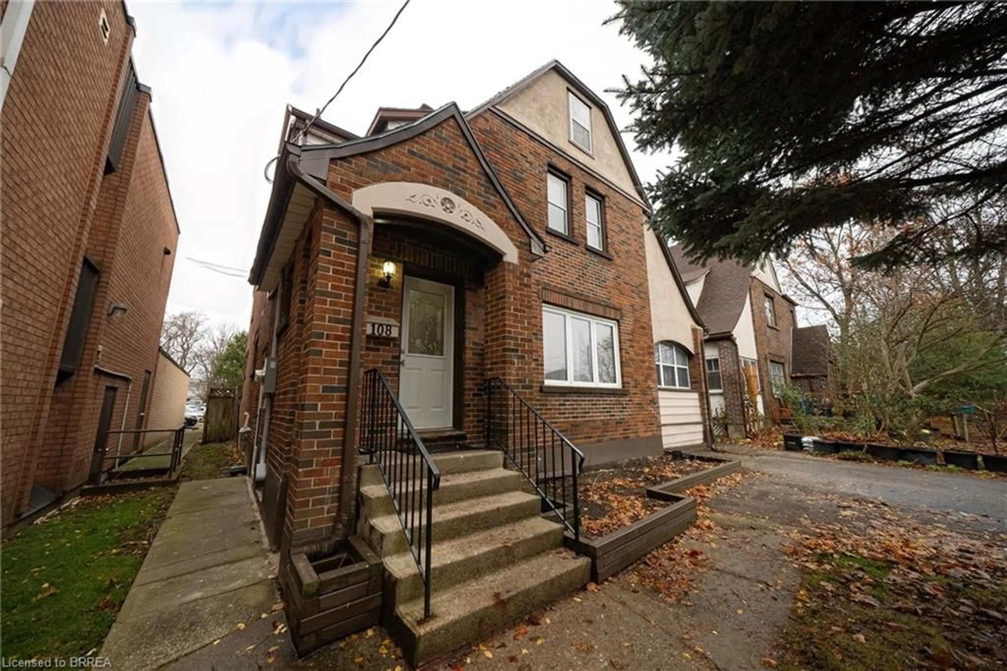 Home with brick exterior material, street for 108 Colborne St, Simcoe Ontario N3Y 3V1