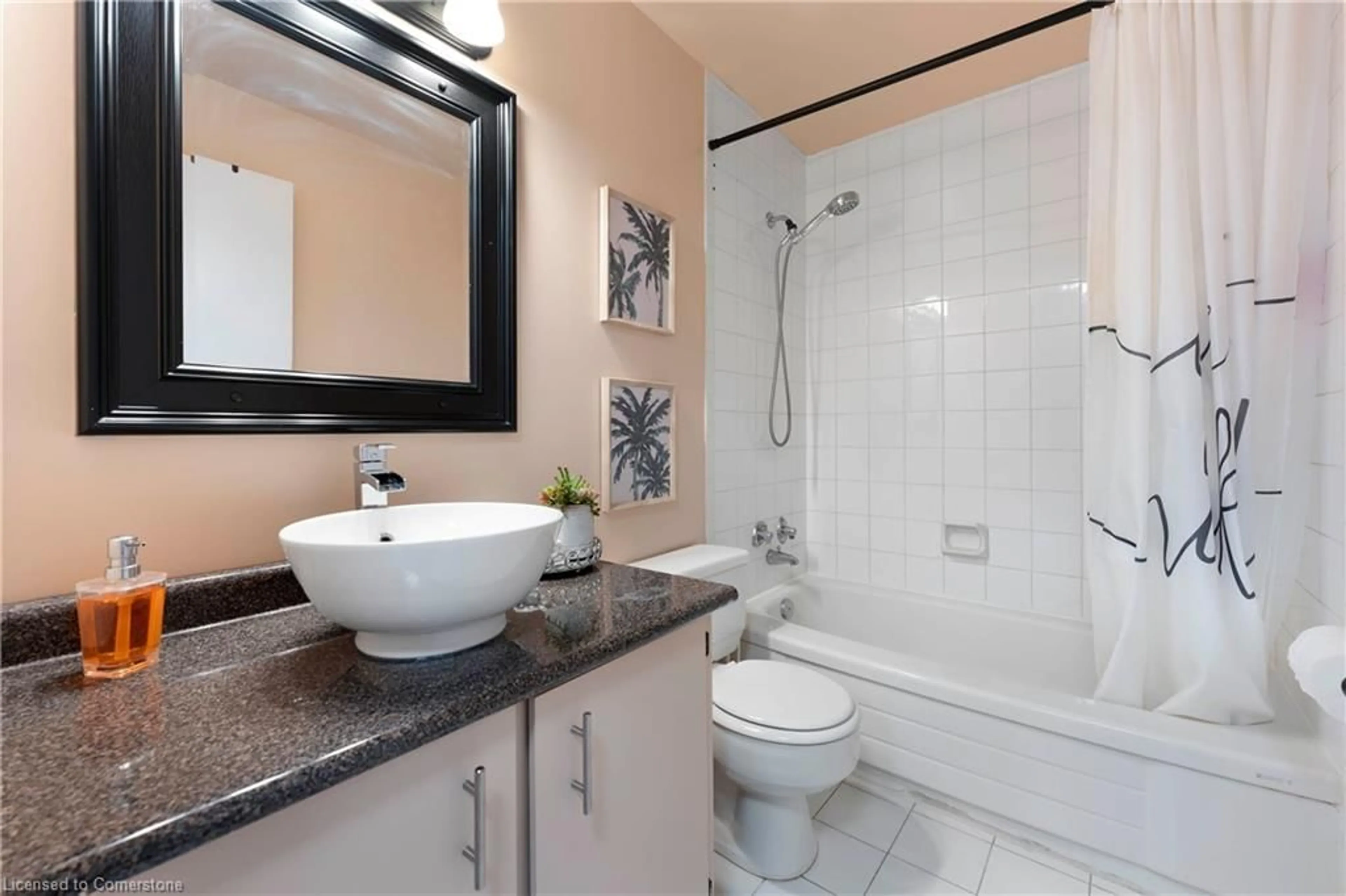 Standard bathroom, ceramic/tile floor for 3700 Kaneff Cres #Ph06, Mississauga Ontario L5A 4B8