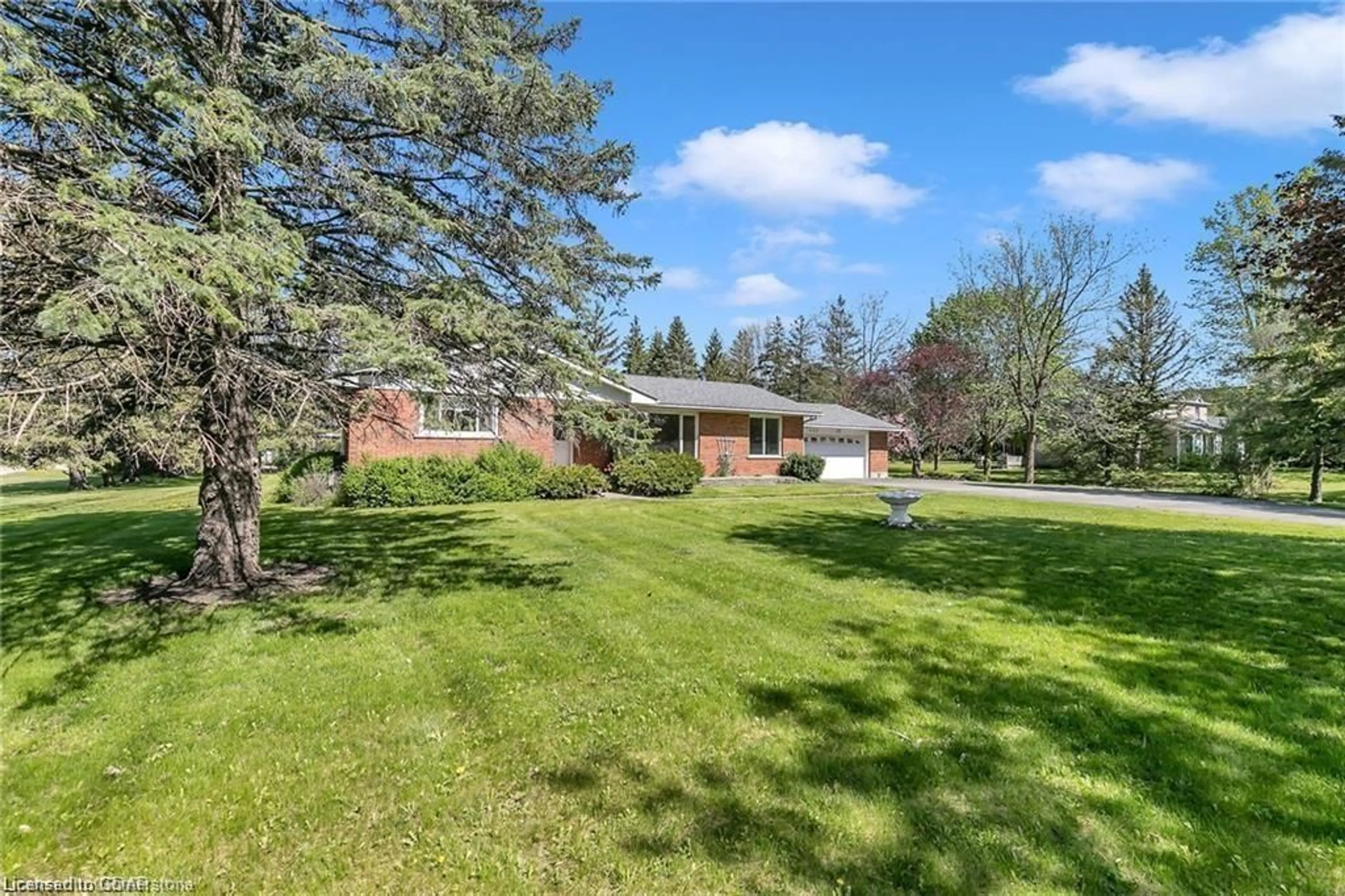 A pic from outside/outdoor area/front of a property/back of a property/a pic from drone, unknown for 462 Arkell Rd, Puslinch Ontario N1H 6H8