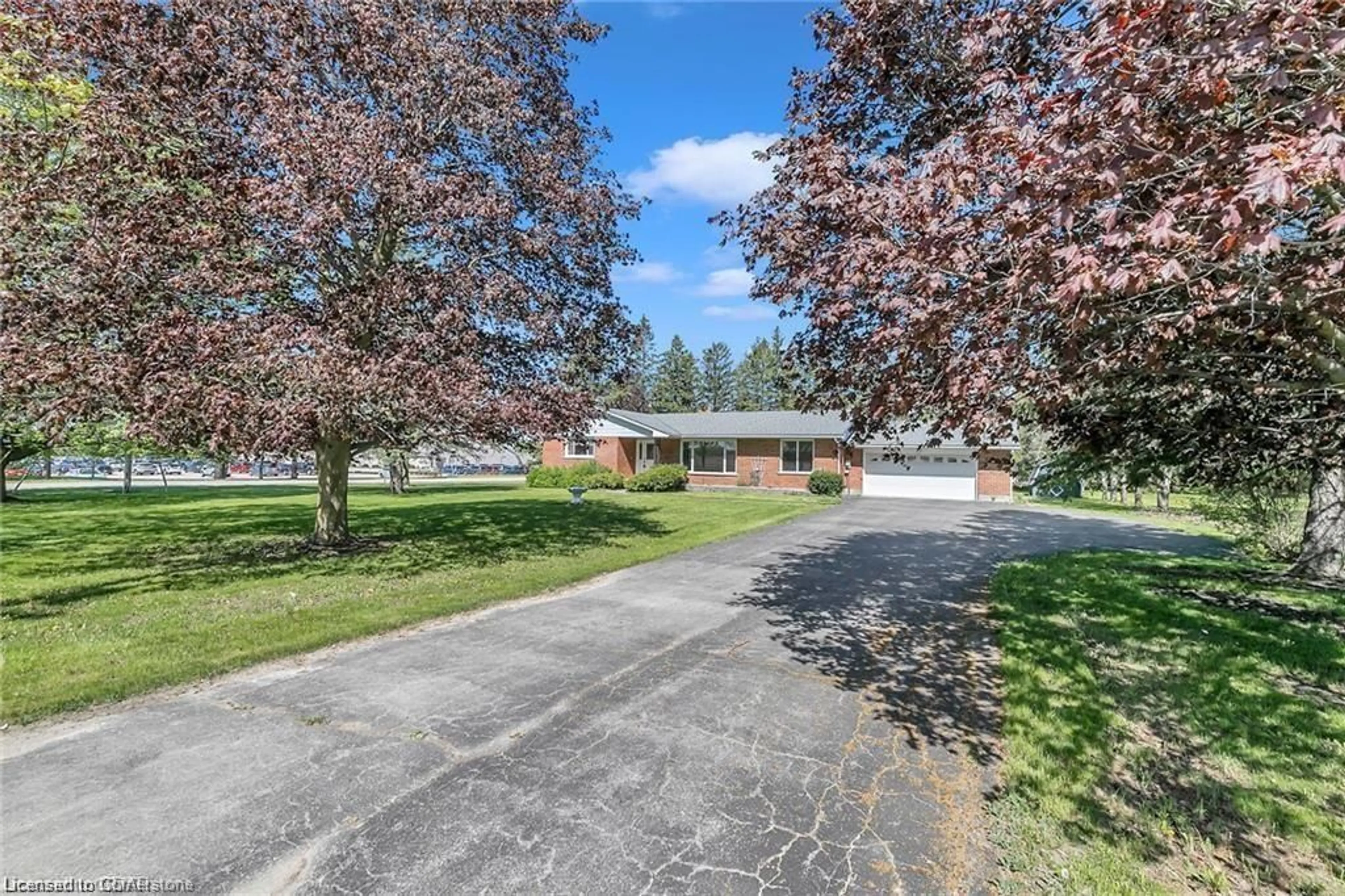 A pic from outside/outdoor area/front of a property/back of a property/a pic from drone, street for 462 Arkell Rd, Puslinch Ontario N1H 6H8