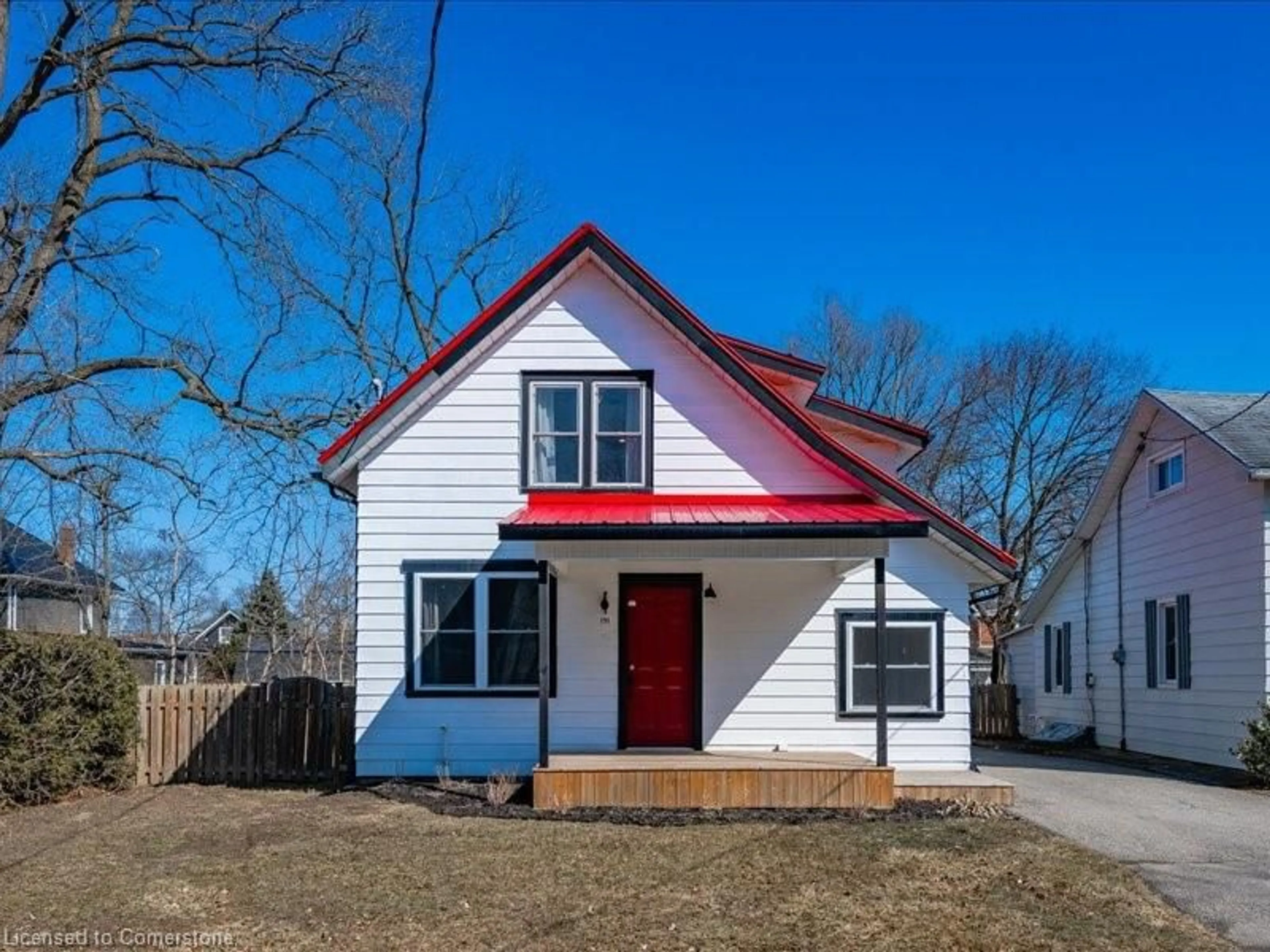 Home with vinyl exterior material, street for 191 Head St, Simcoe Ontario N3Y 3X6