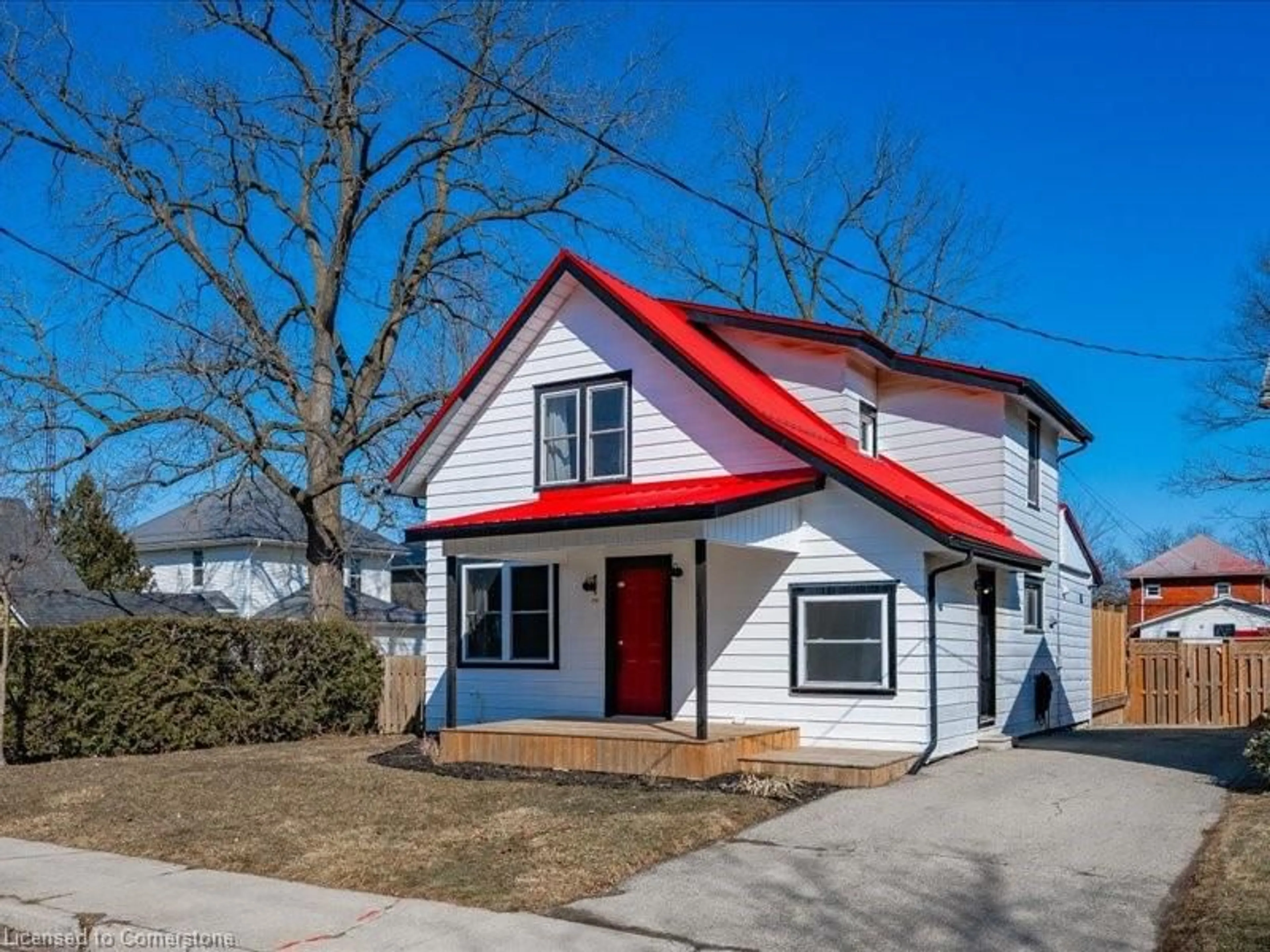 Home with vinyl exterior material, street for 191 Head St, Simcoe Ontario N3Y 3X6