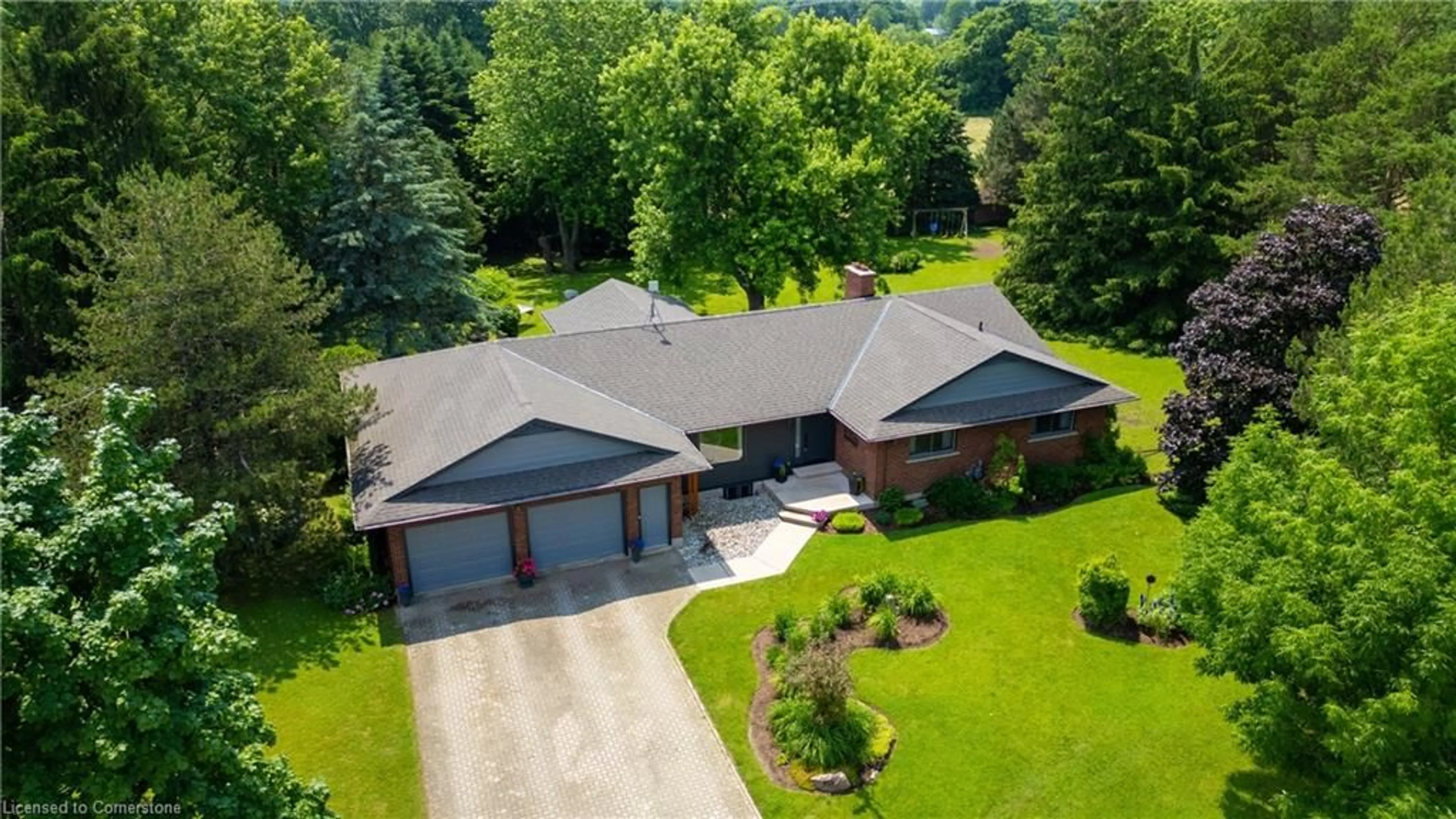 A pic from outside/outdoor area/front of a property/back of a property/a pic from drone, unknown for 858 Nafziger Rd, New Hamburg Ontario N3A 3G6