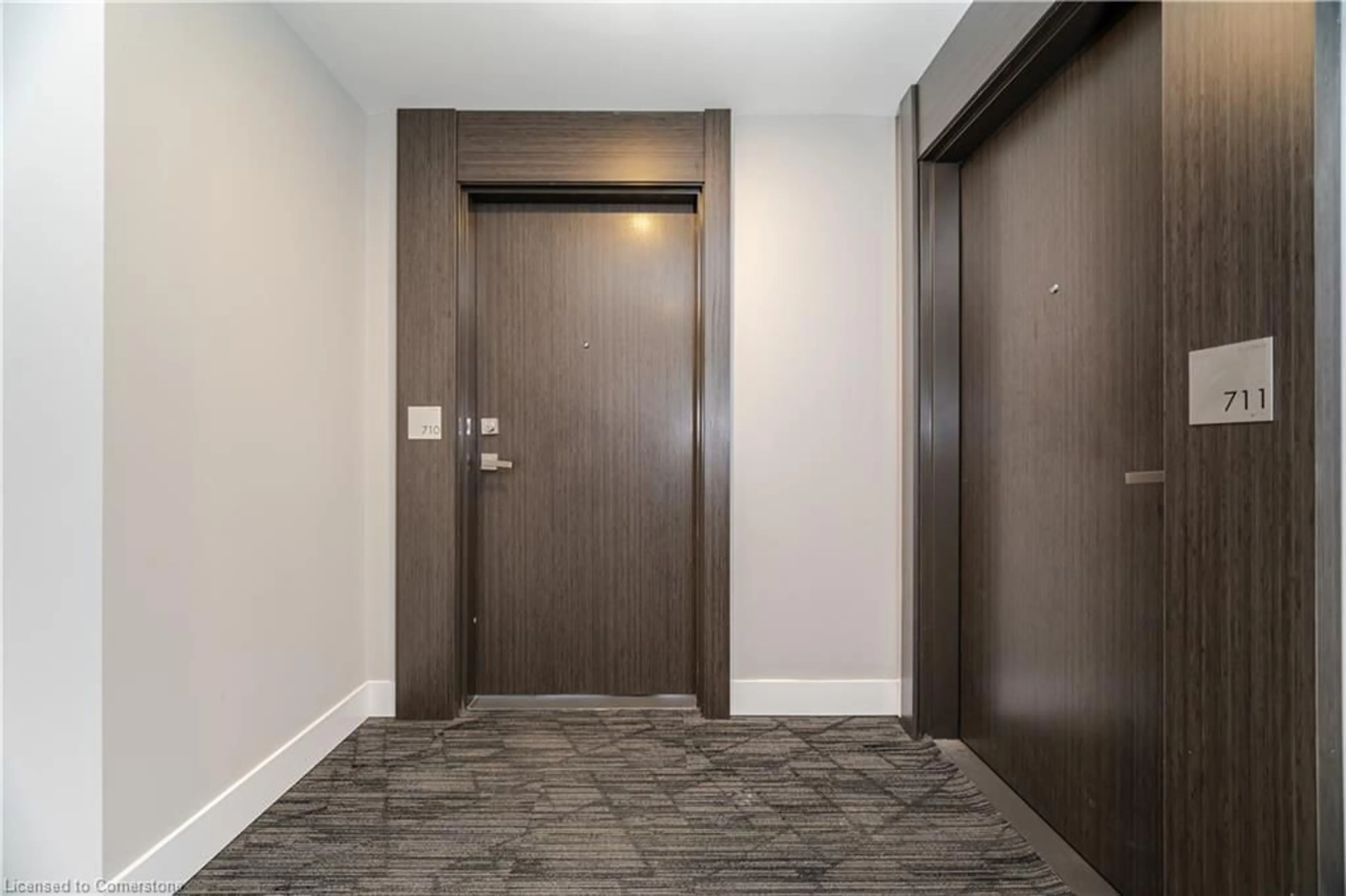 Indoor foyer for 15 Queen St #710, Hamilton Ontario L8P 0C6