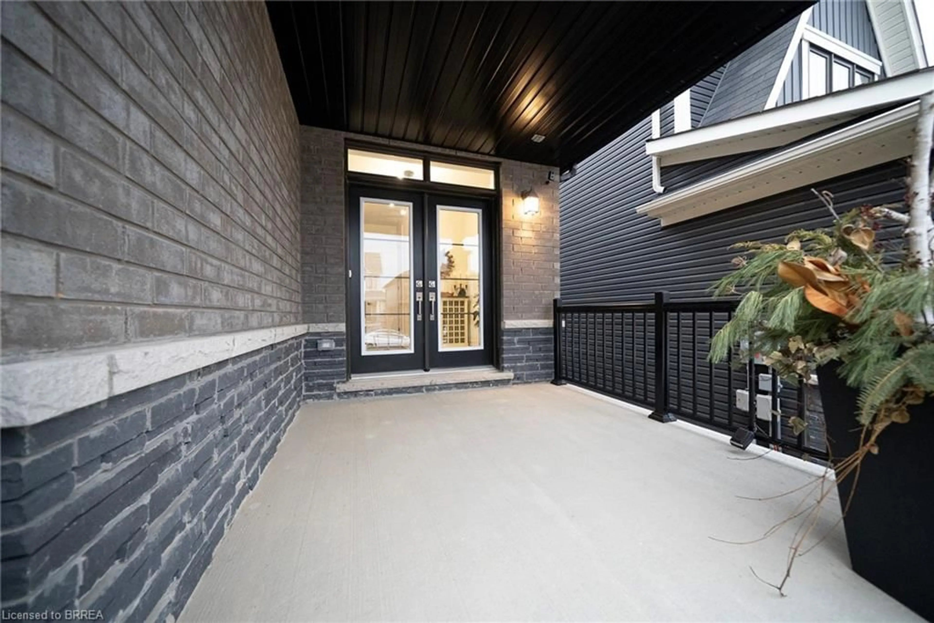 Patio, street for 63 Santos Dr, Caledonia Ontario N3W 0H2