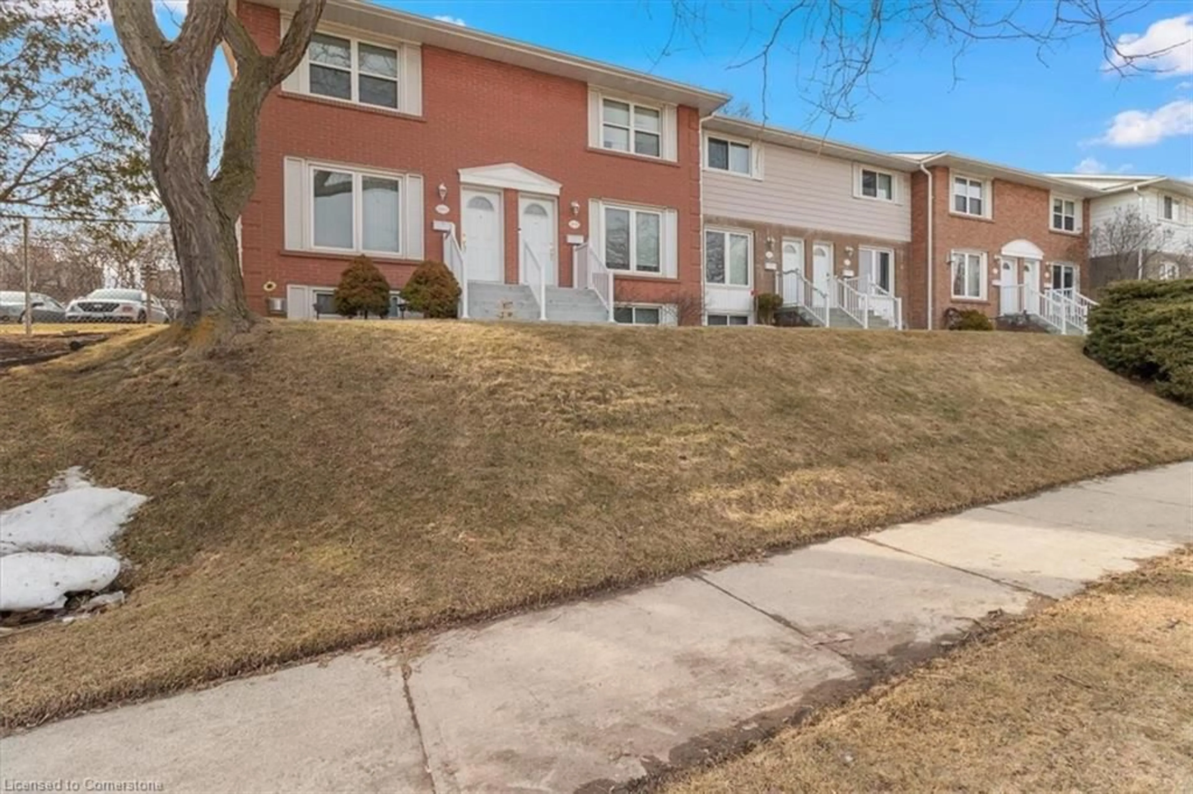 A pic from outside/outdoor area/front of a property/back of a property/a pic from drone, street for 2101A Meadowbrook Rd, Burlington Ontario L7P 2A5