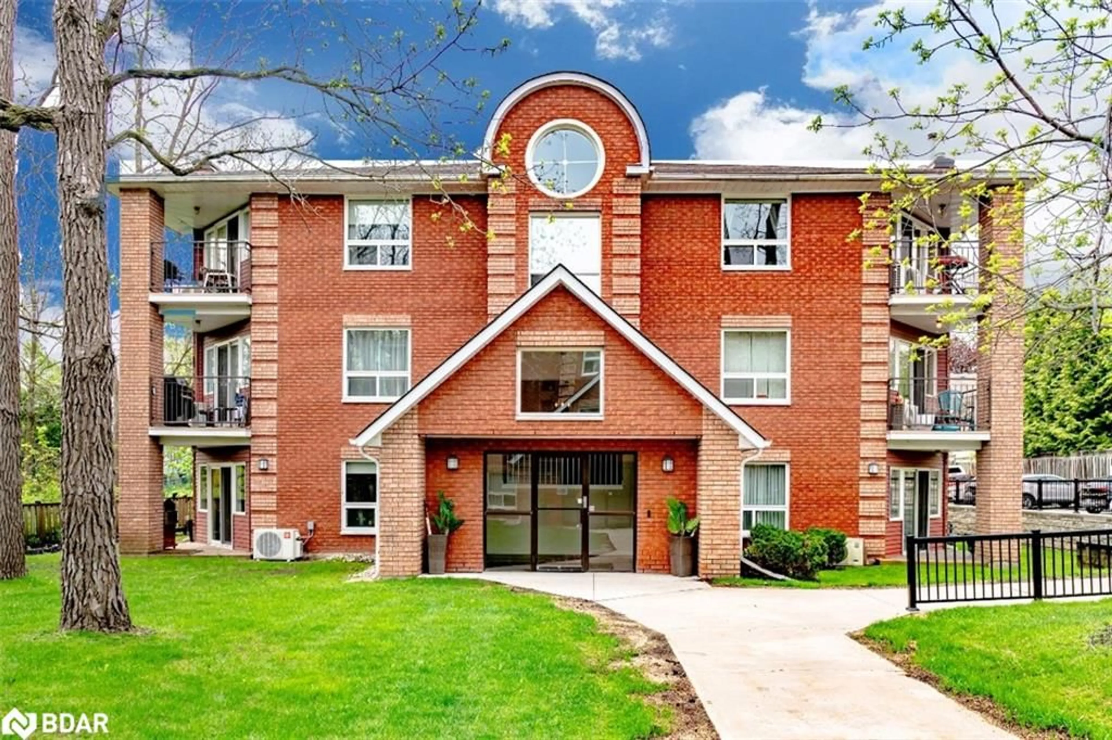 Unknown for 131 Clapperton St #204, Barrie Ontario L4M 3G3