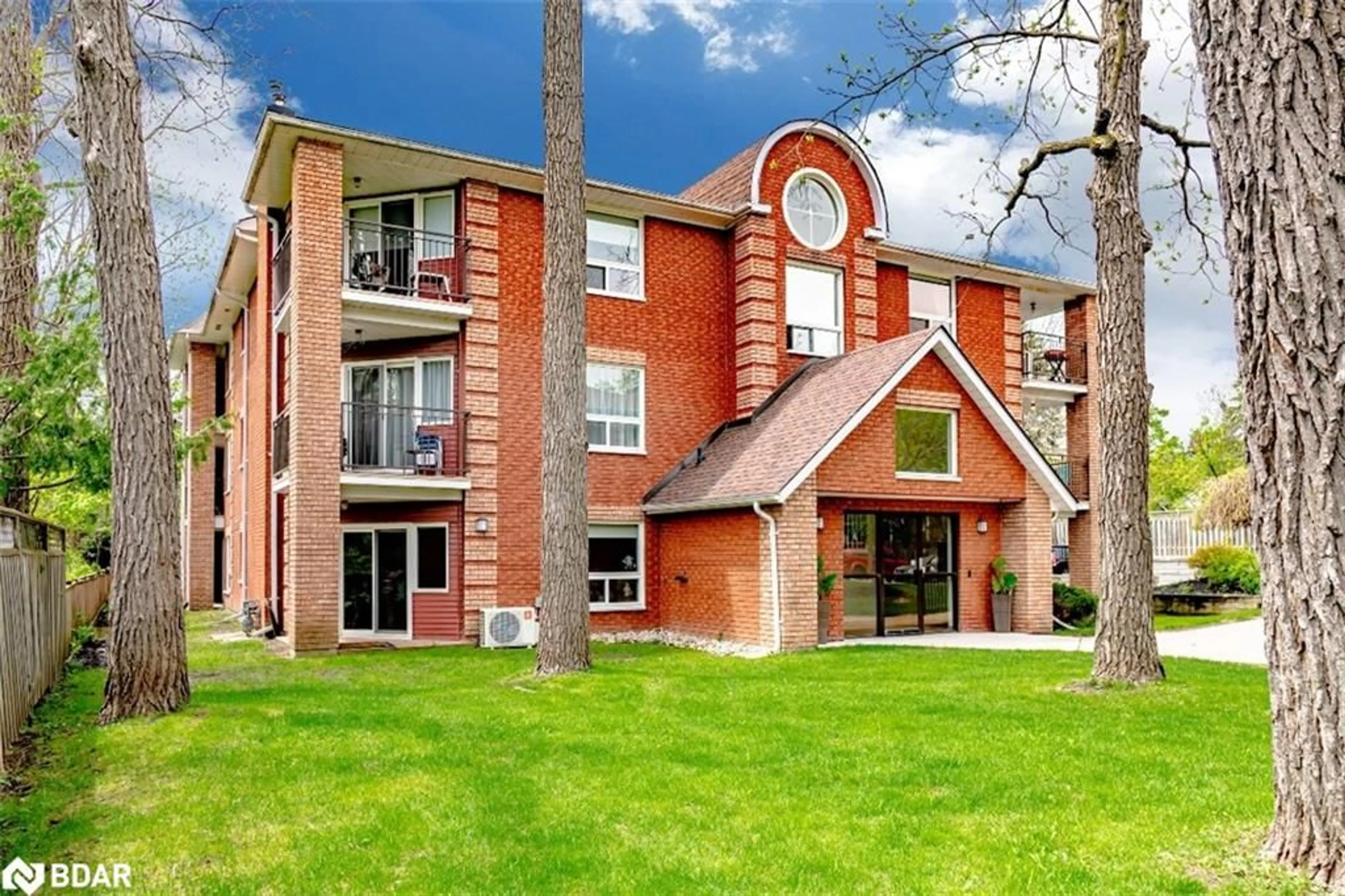 Unknown for 131 Clapperton St #204, Barrie Ontario L4M 3G3
