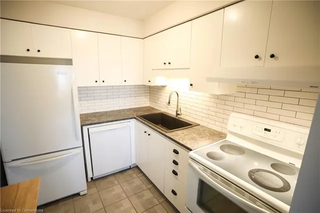 Additional property image - 30 Hugo Cres Unit 312