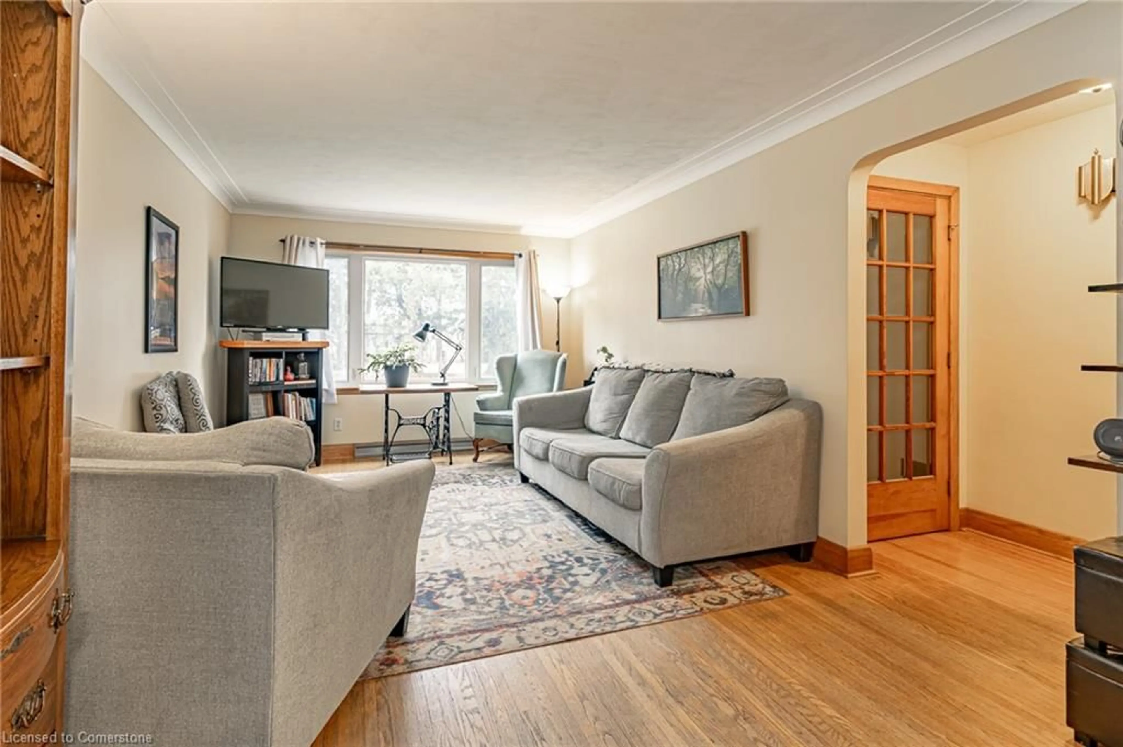 Living room with furniture, wood/laminate floor for 122 Old Onondaga Rd, Brantford Ontario N3R 0C1