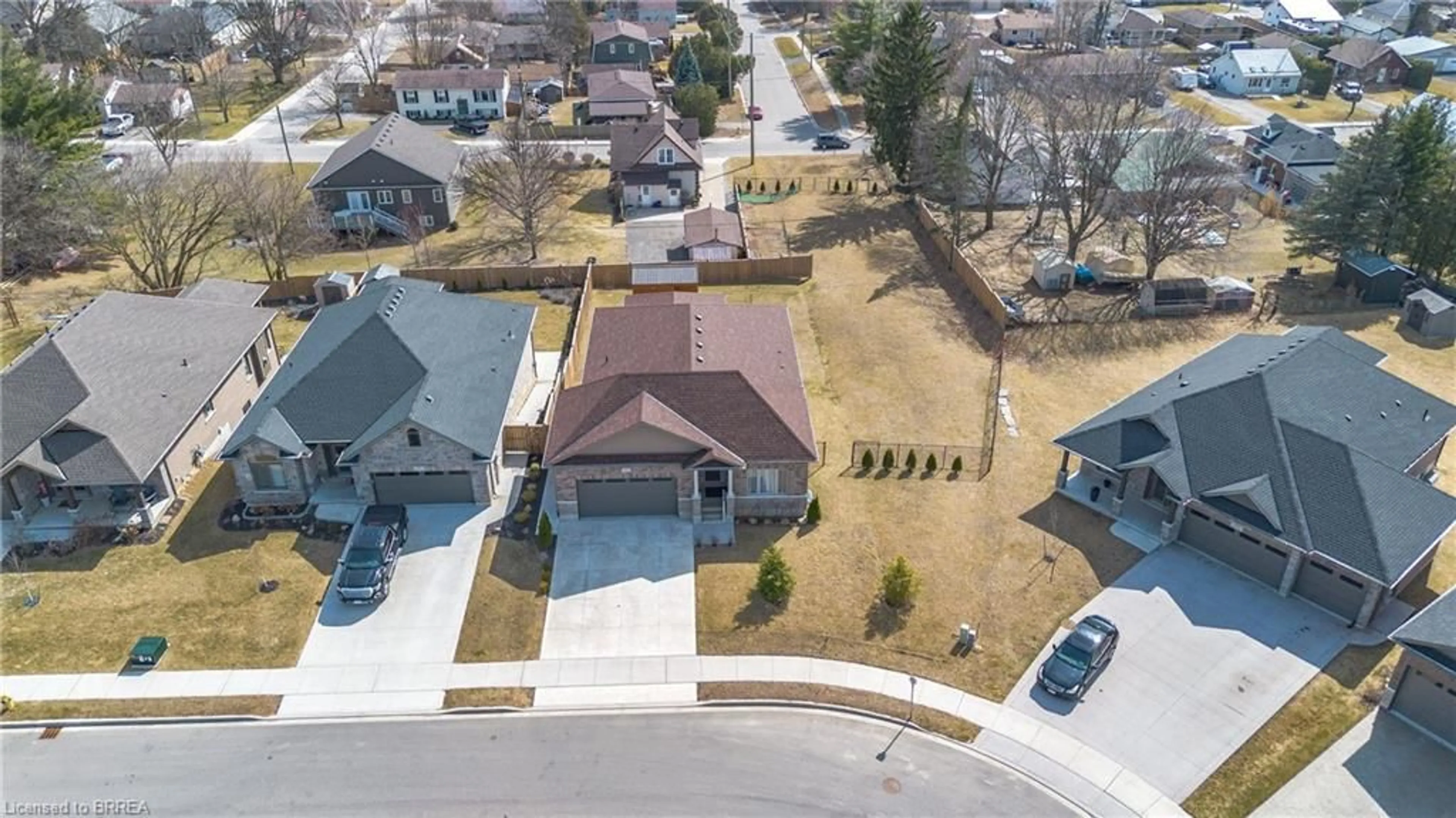 A pic from outside/outdoor area/front of a property/back of a property/a pic from drone, street for 55 Gibbons St, Waterford Ontario N0E 1Y0