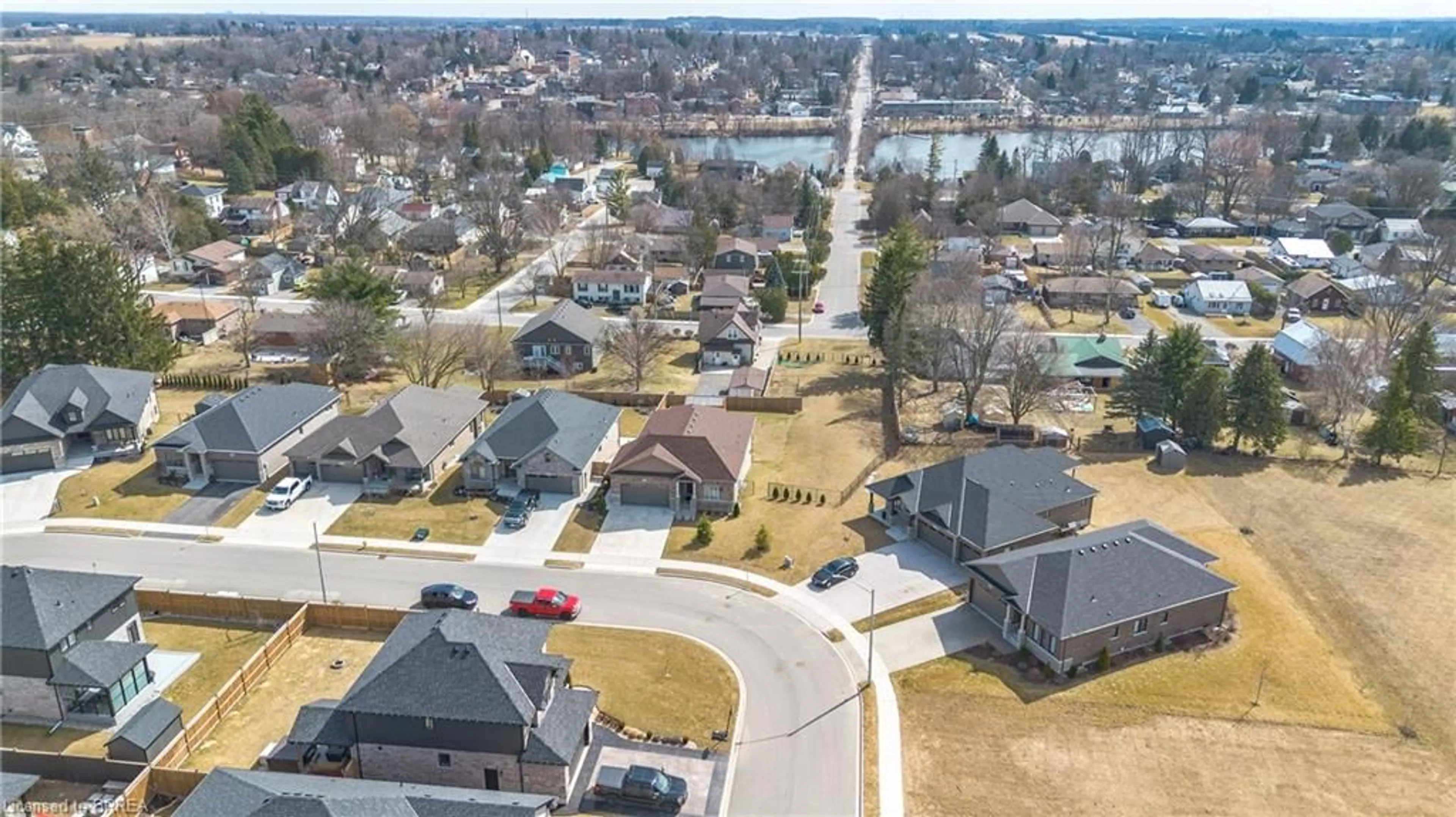 A pic from outside/outdoor area/front of a property/back of a property/a pic from drone, water/lake/river/ocean view for 55 Gibbons St, Waterford Ontario N0E 1Y0