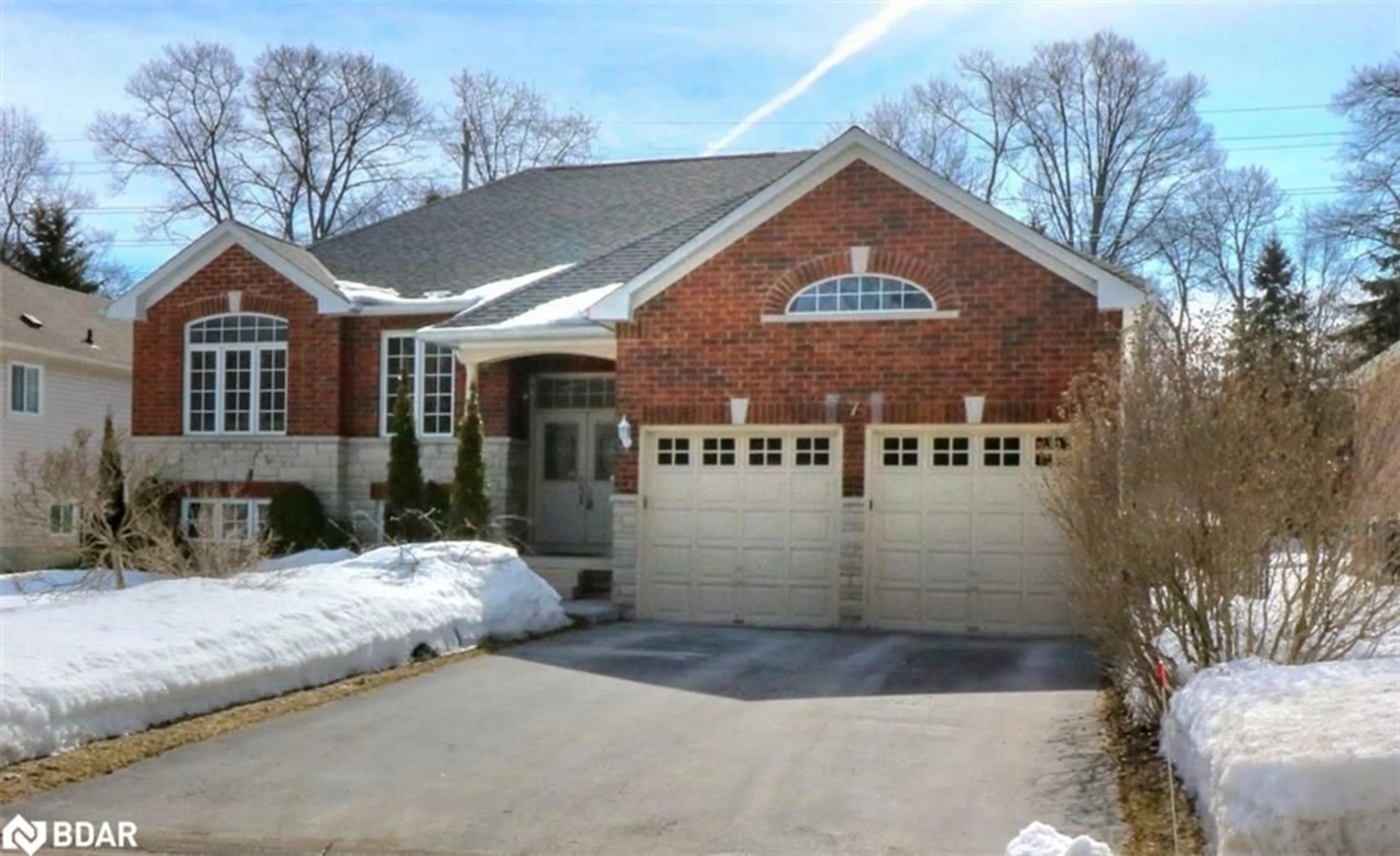 Home with brick exterior material, street for 7 Tamarack Way, Wasaga Beach Ontario L9Z 3B4