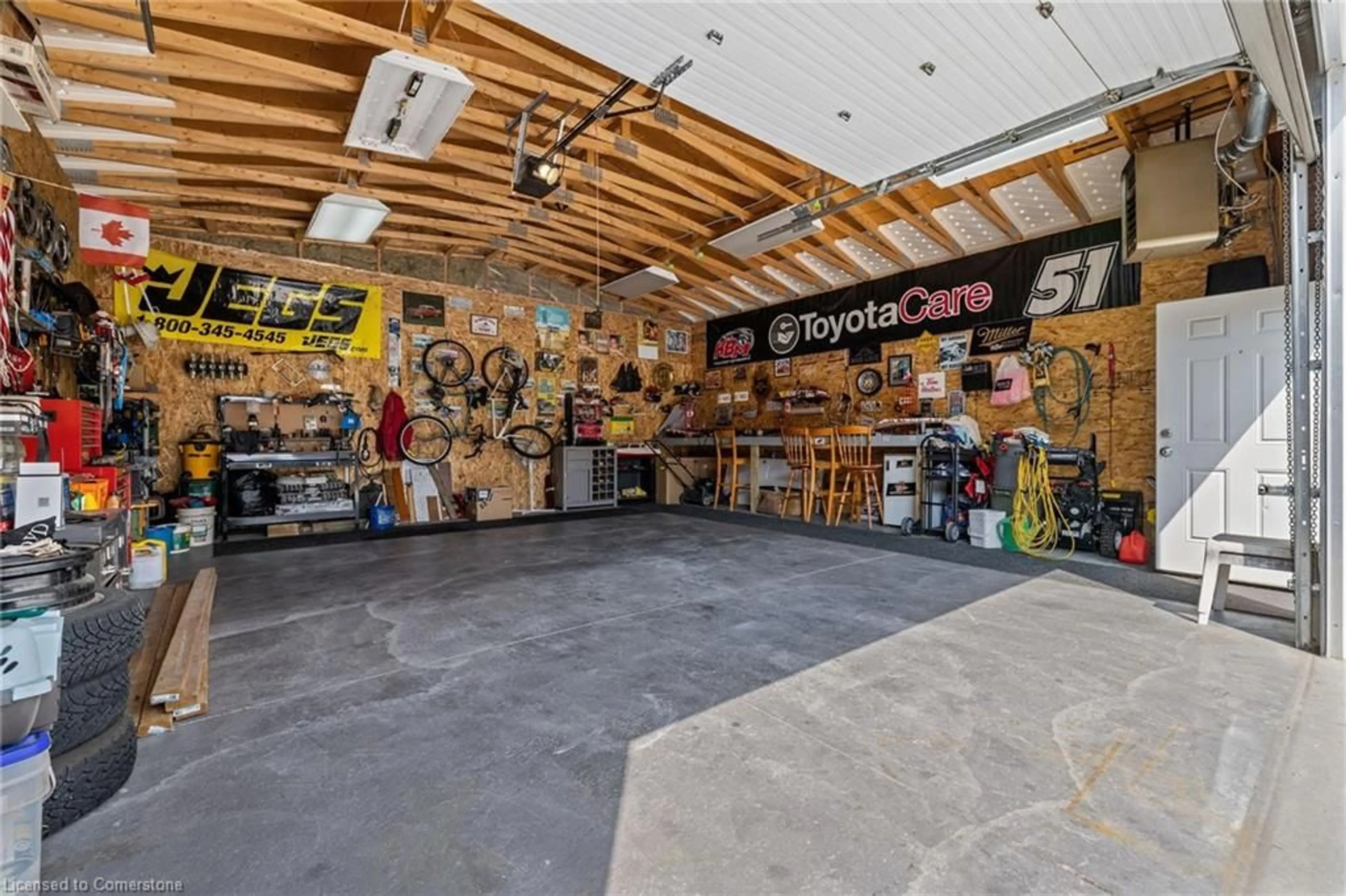 Indoor garage for 625 Tate Ave, Hamilton Ontario L8H 6L4