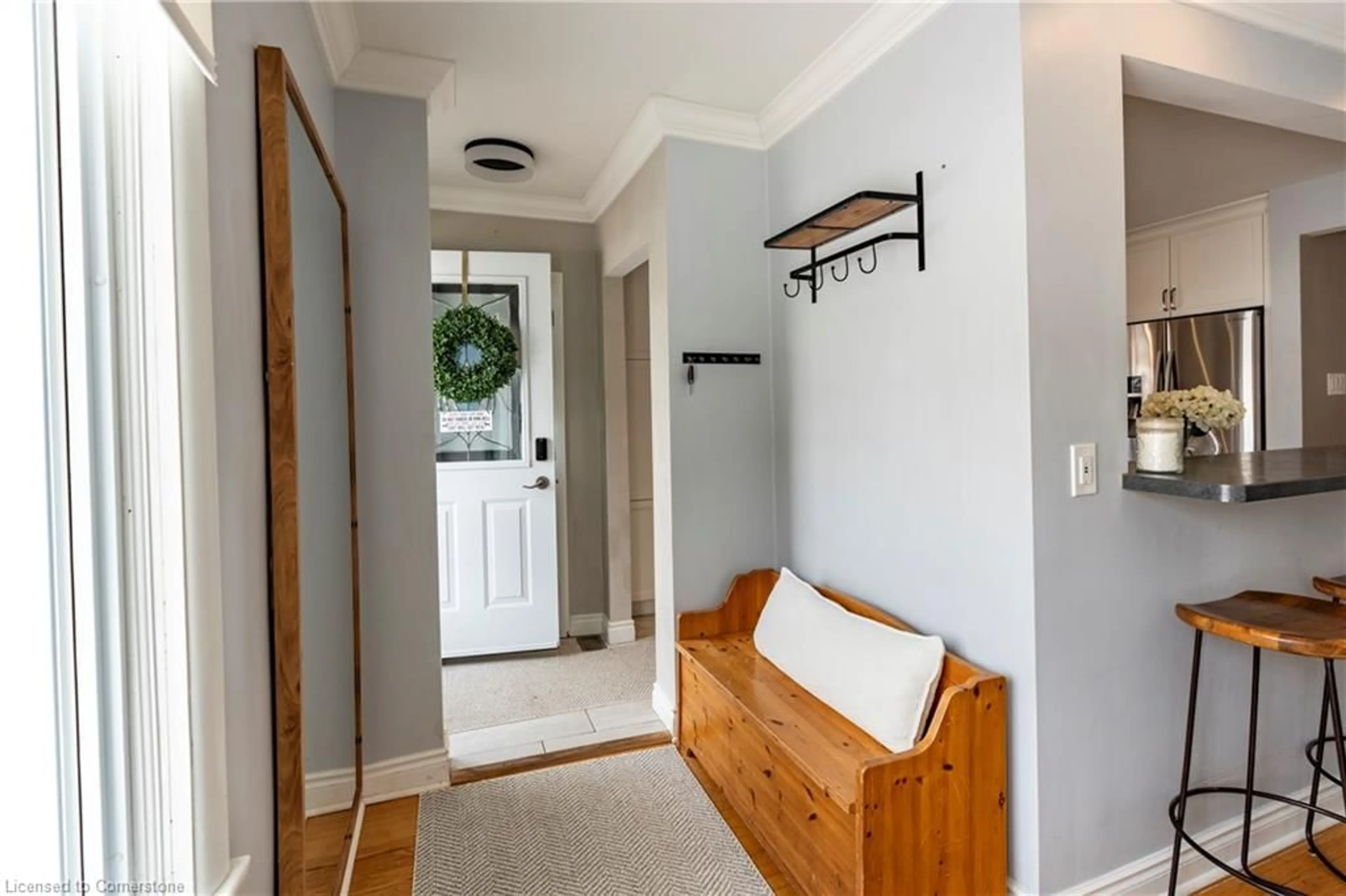 Indoor entryway for 34 Bothwell Cres, Barrie Ontario L4M 2S6