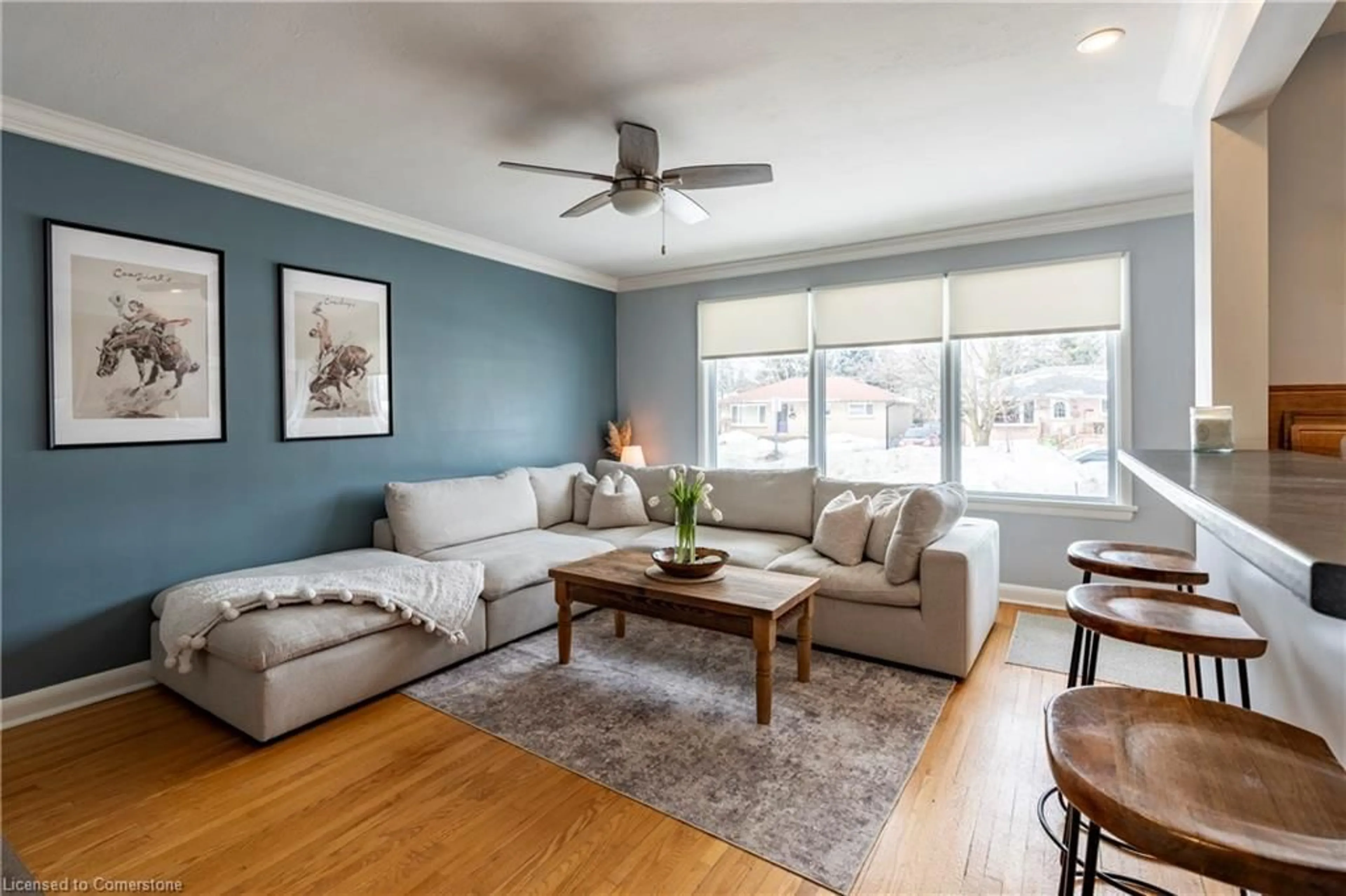 Living room with furniture, wood/laminate floor for 34 Bothwell Cres, Barrie Ontario L4M 2S6