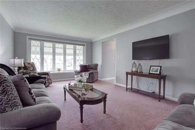 Additional property image - 247 Fernwood Cres