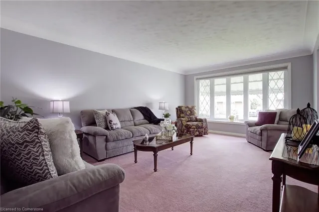 Additional property image - 247 Fernwood Cres