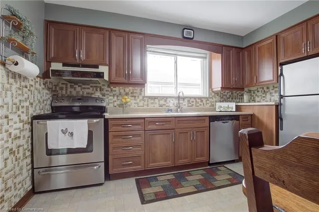 Additional property image - 247 Fernwood Cres