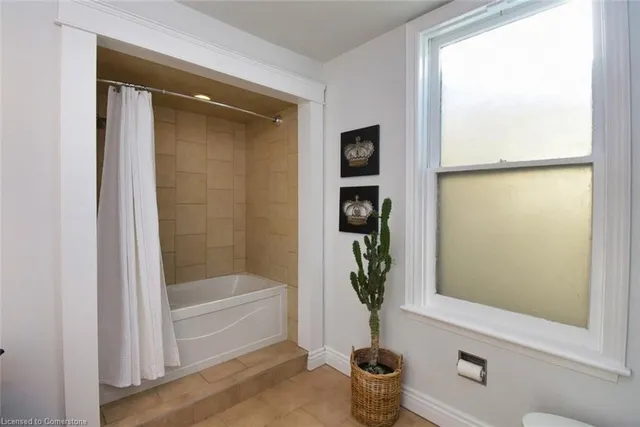 Additional property image - 332 King St