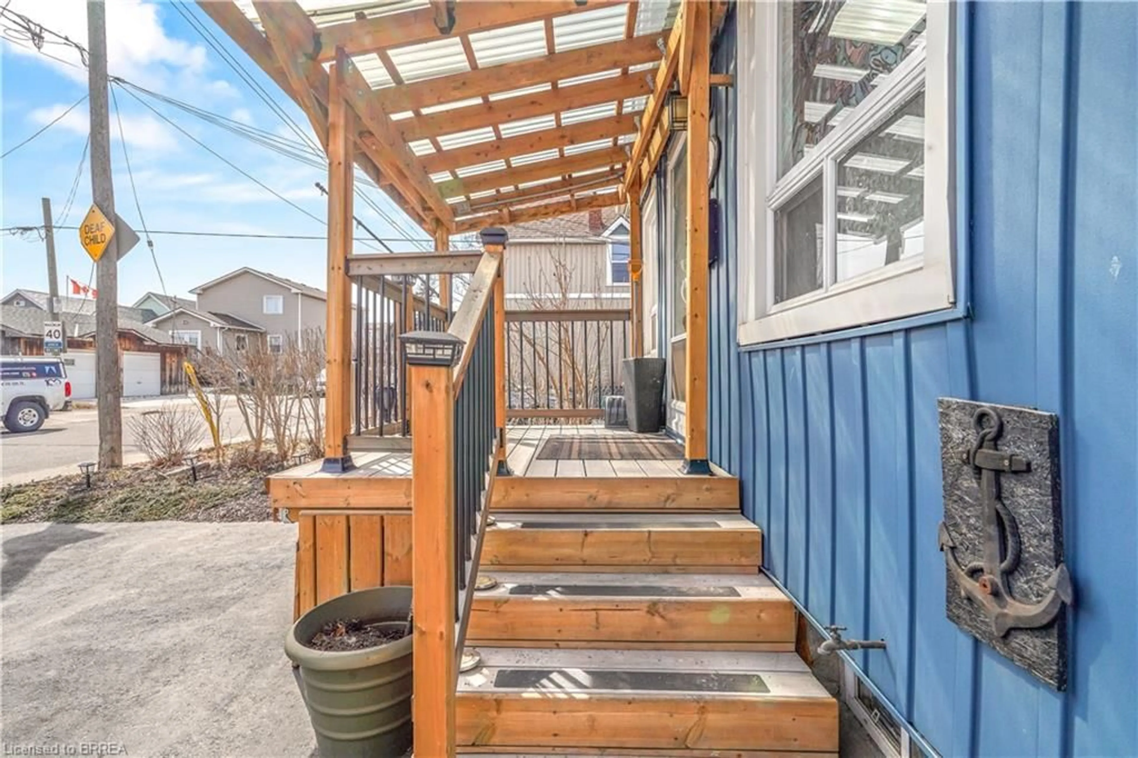 Patio, street for 59 East Bend Ave, Hamilton Ontario L8L 7E4