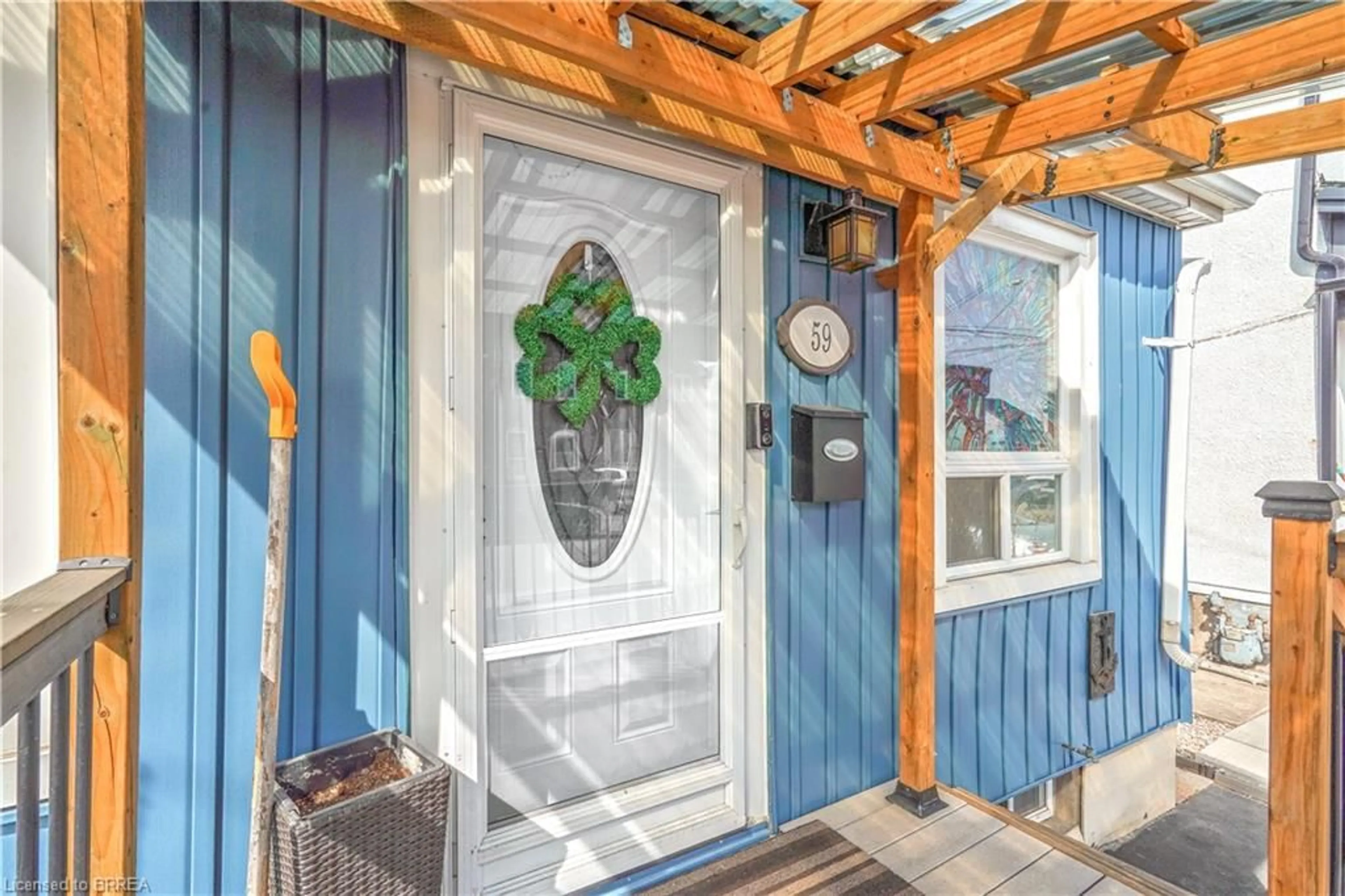 Indoor entryway for 59 East Bend Ave, Hamilton Ontario L8L 7E4