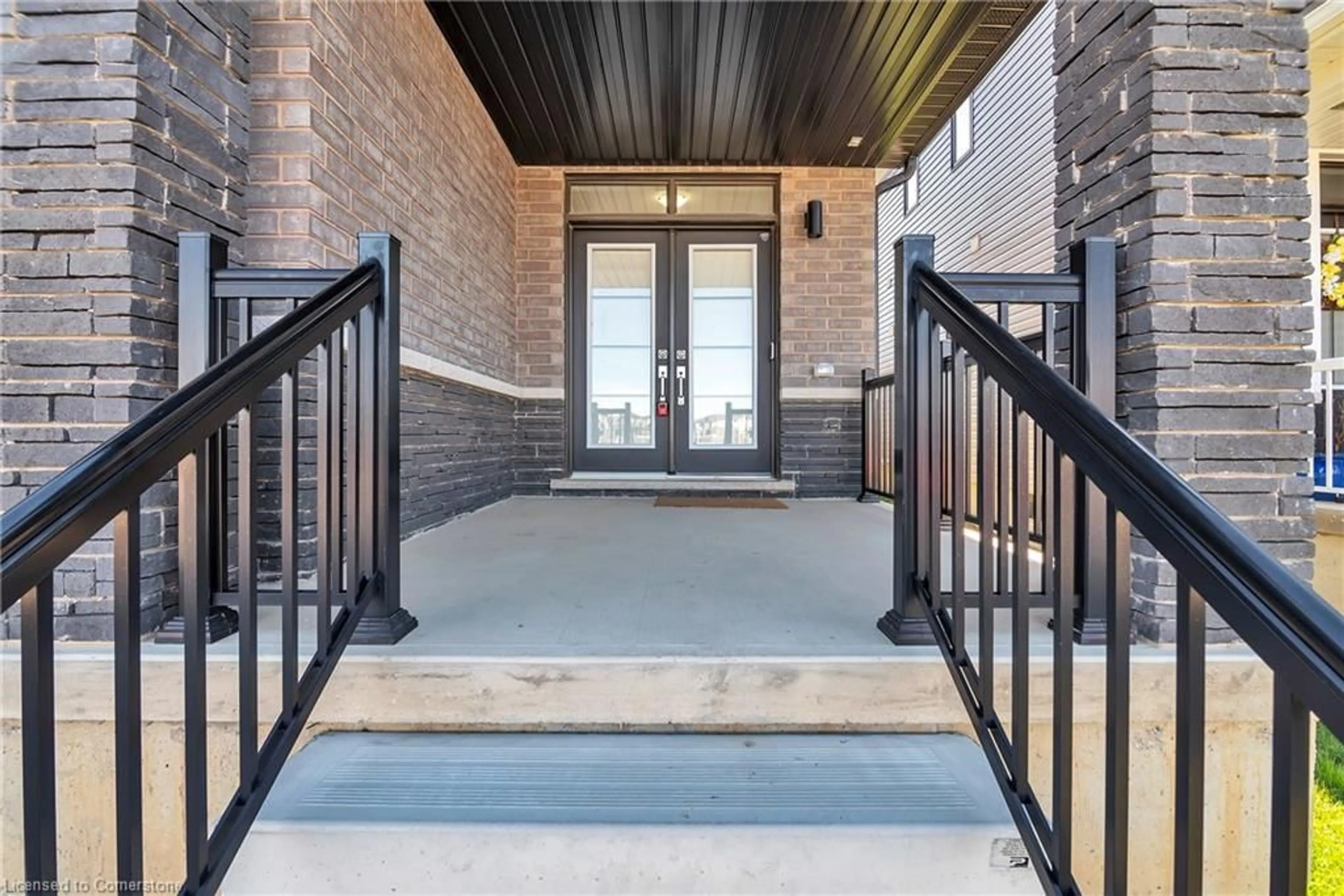 Indoor entryway for 12 Whithorn Crescent Cres, Haldimand Ontario N3W 0E5