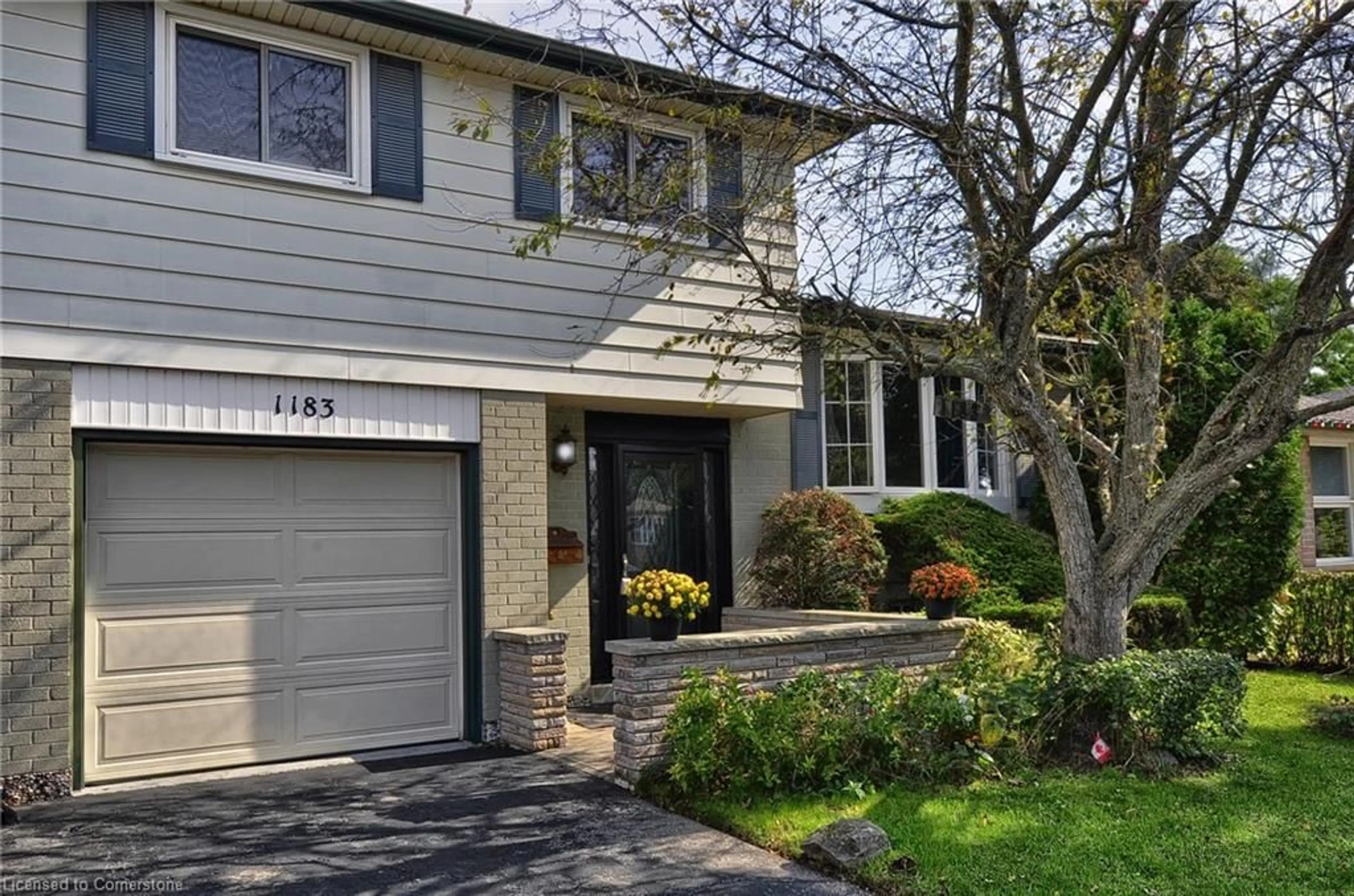 Home with vinyl exterior material, street for 1183 Michael Cres, Cambridge Ontario N3H 2R1