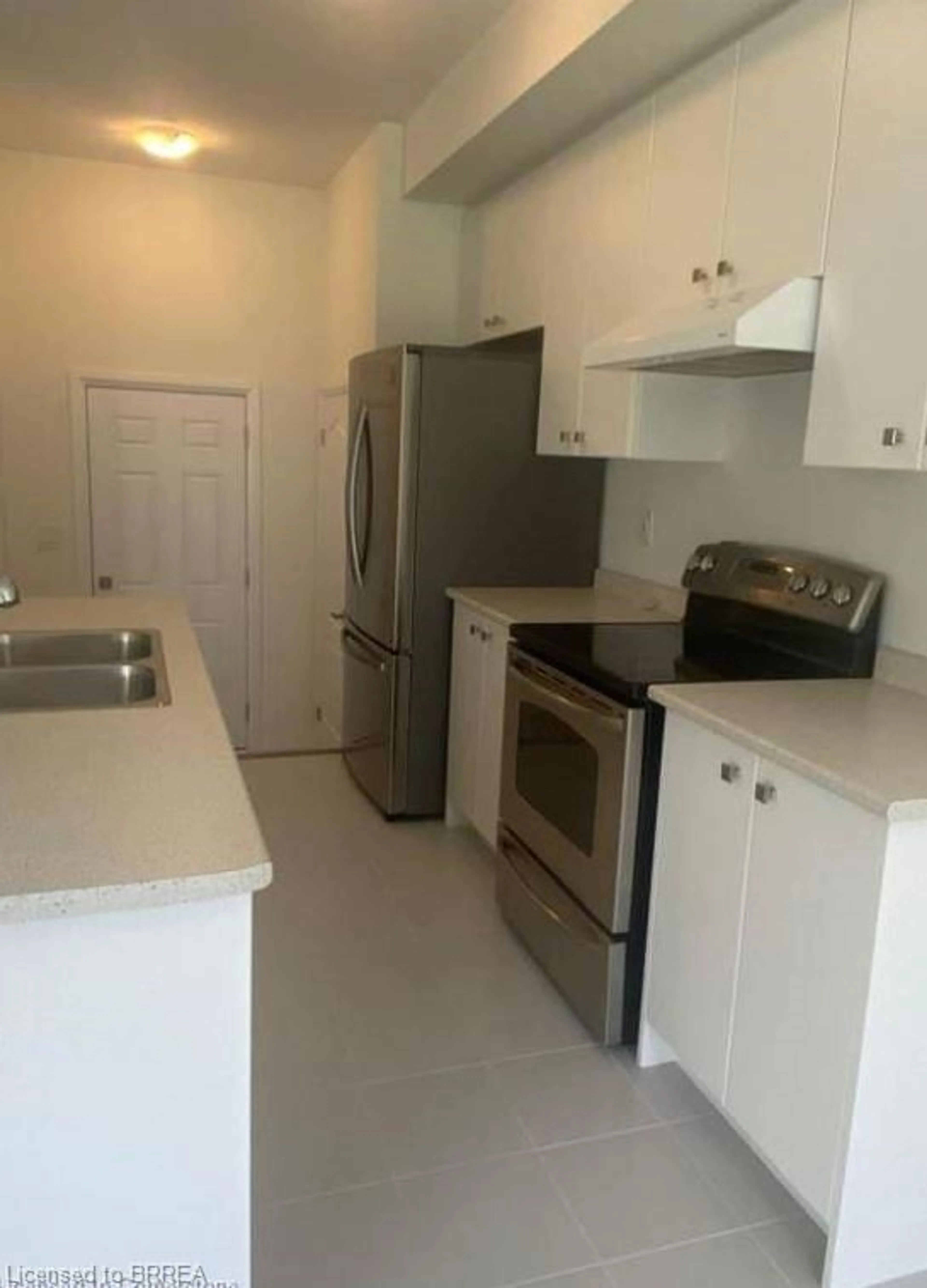 Standard kitchen, unknown for 124 Granville Cres, Caledonia Ontario N3W 0J7