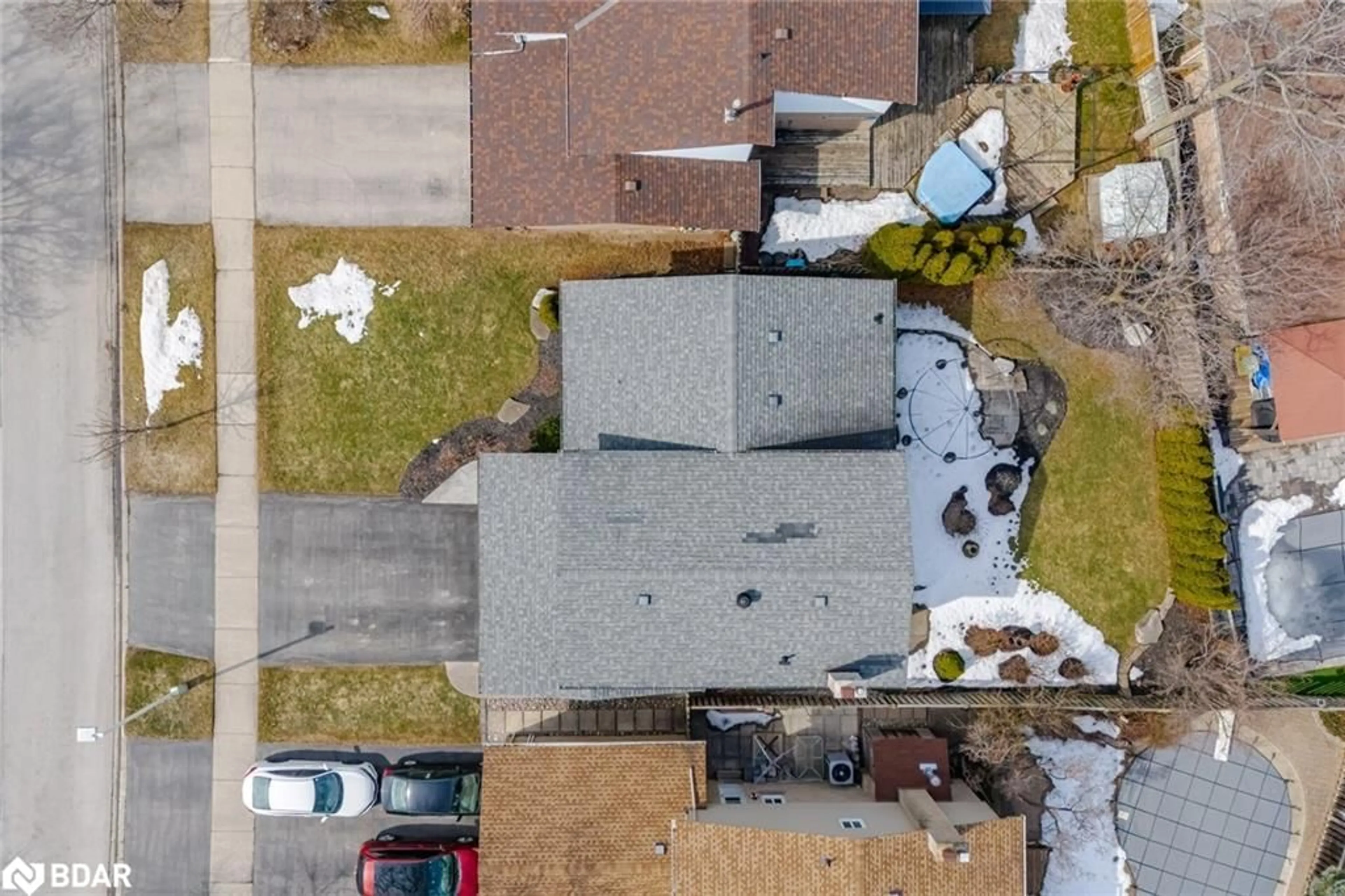 A pic from outside/outdoor area/front of a property/back of a property/a pic from drone, street for 515 Clover Park Cres, Milton Ontario L9T 4T6