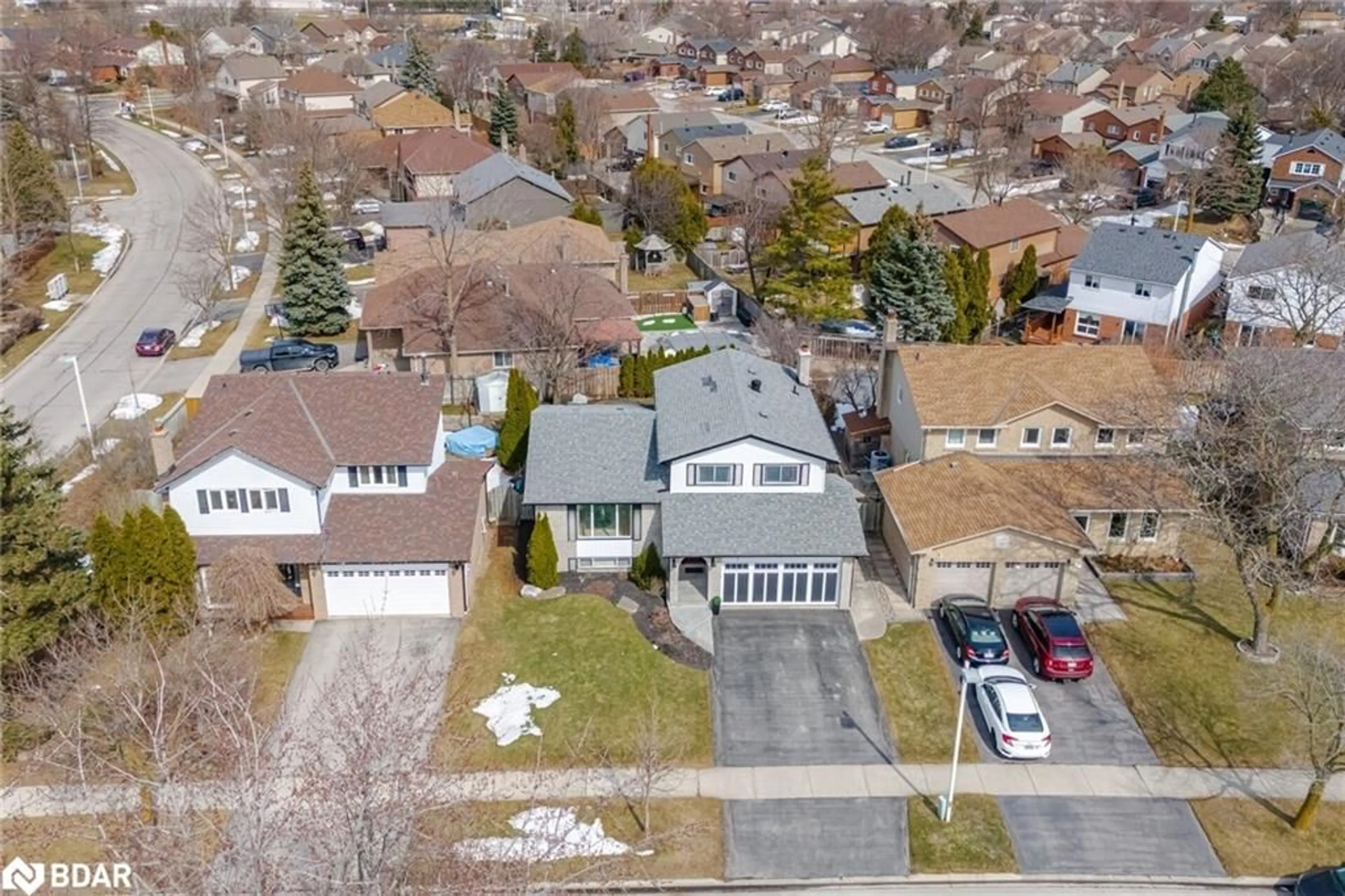 A pic from outside/outdoor area/front of a property/back of a property/a pic from drone, street for 515 Clover Park Cres, Milton Ontario L9T 4T6