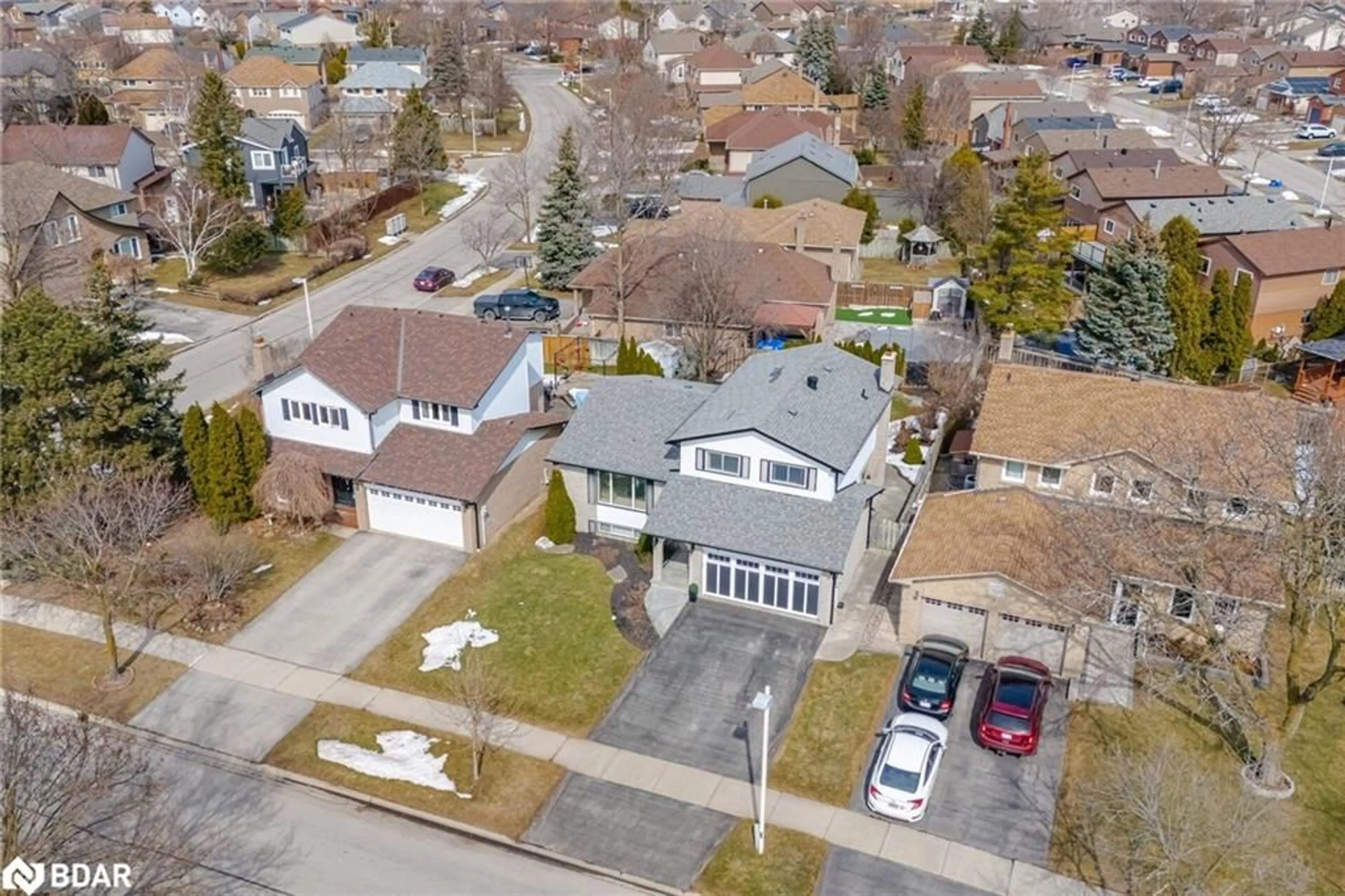 A pic from outside/outdoor area/front of a property/back of a property/a pic from drone, street for 515 Clover Park Cres, Milton Ontario L9T 4T6