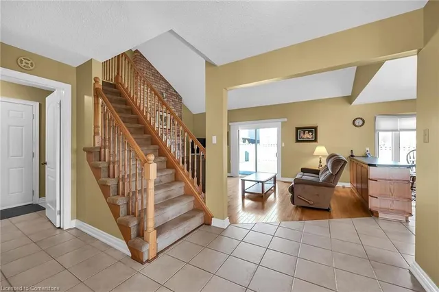 Additional property image - 2 Sparrow Crt